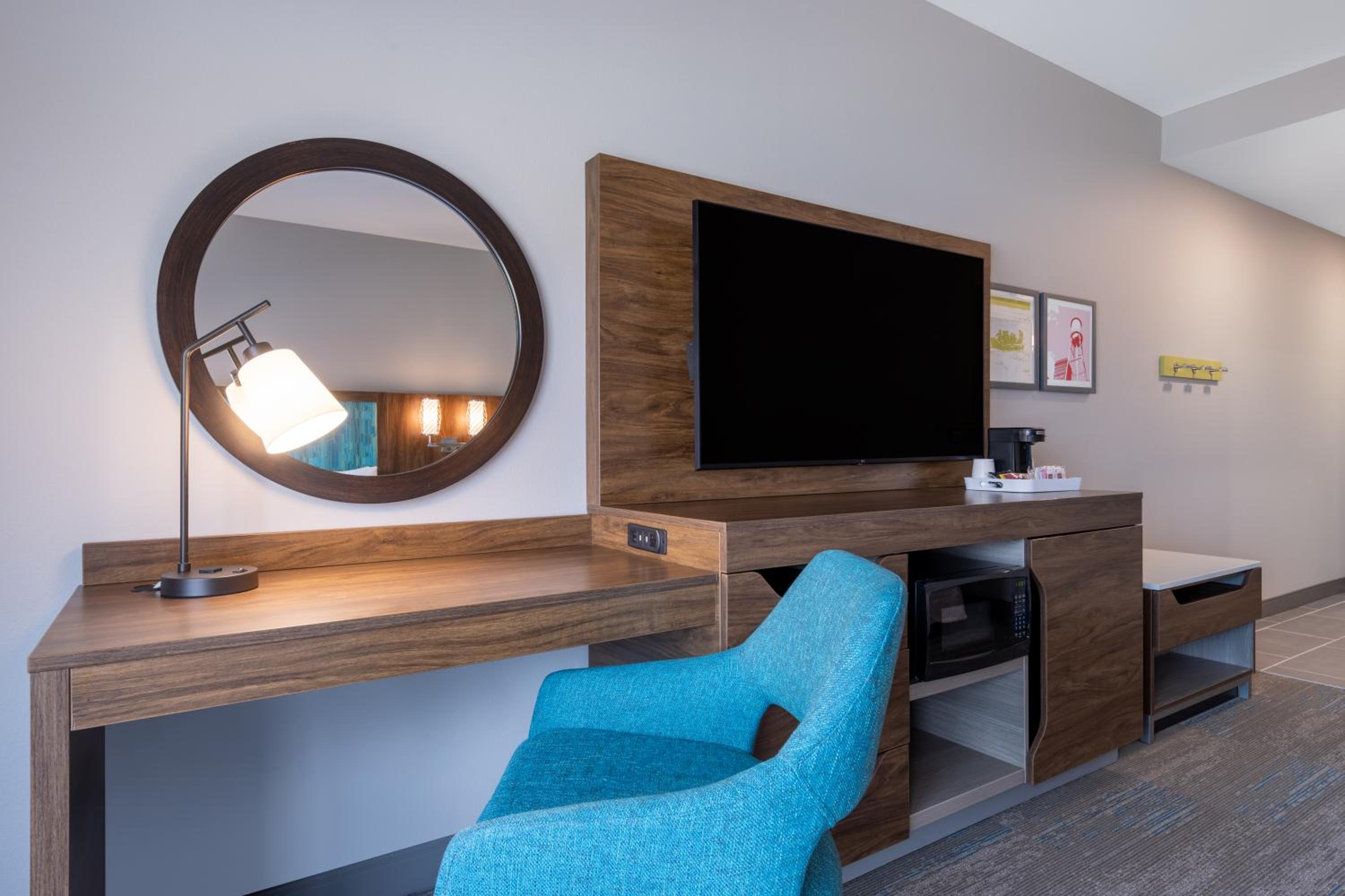 King Room with Microwave and Fridge at Hampton Inn Columbus Downtown, Ga in Columbus
