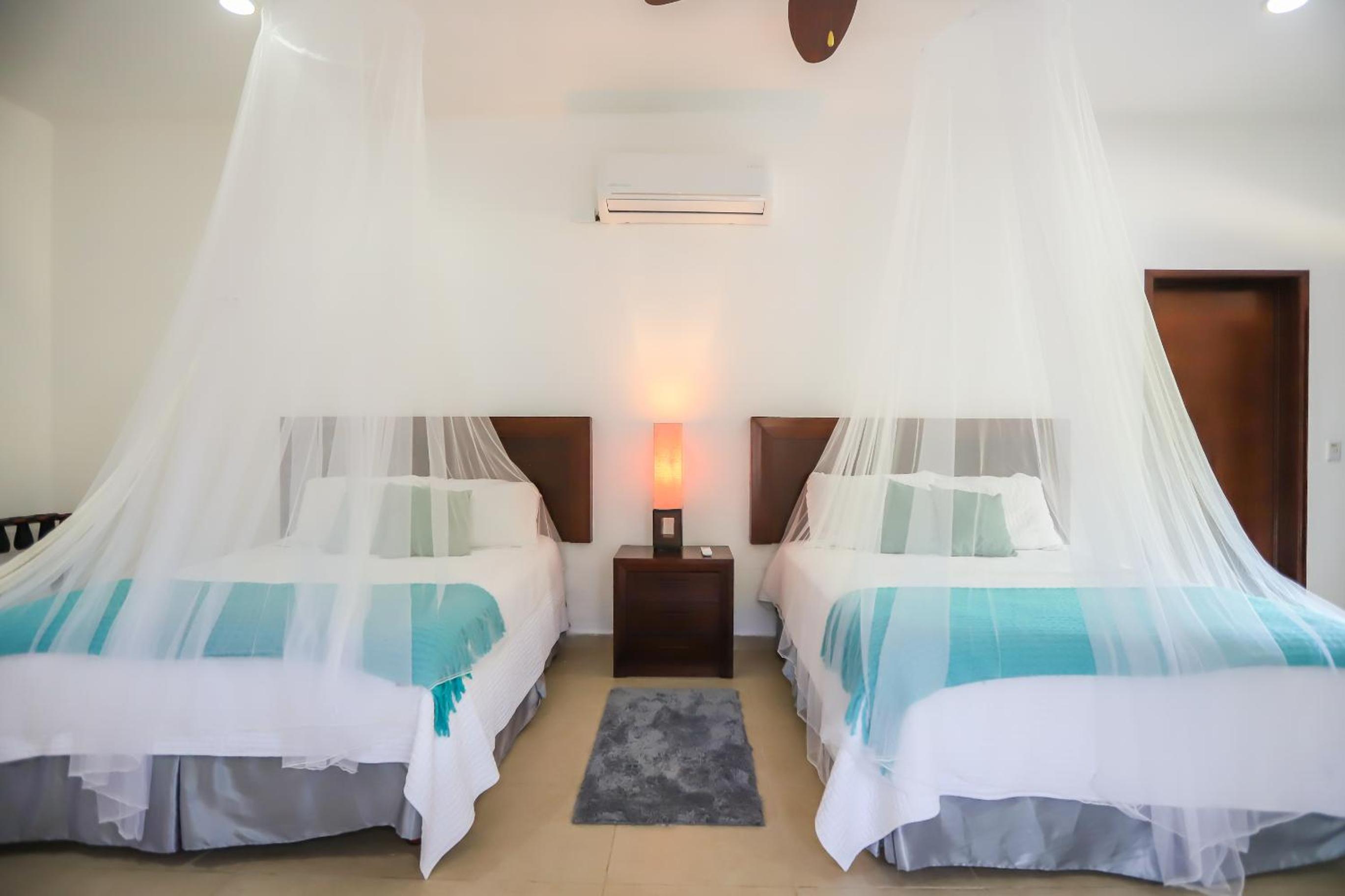 Master Suite Room with Two Queen Beds with Hot Tub - Photo 1