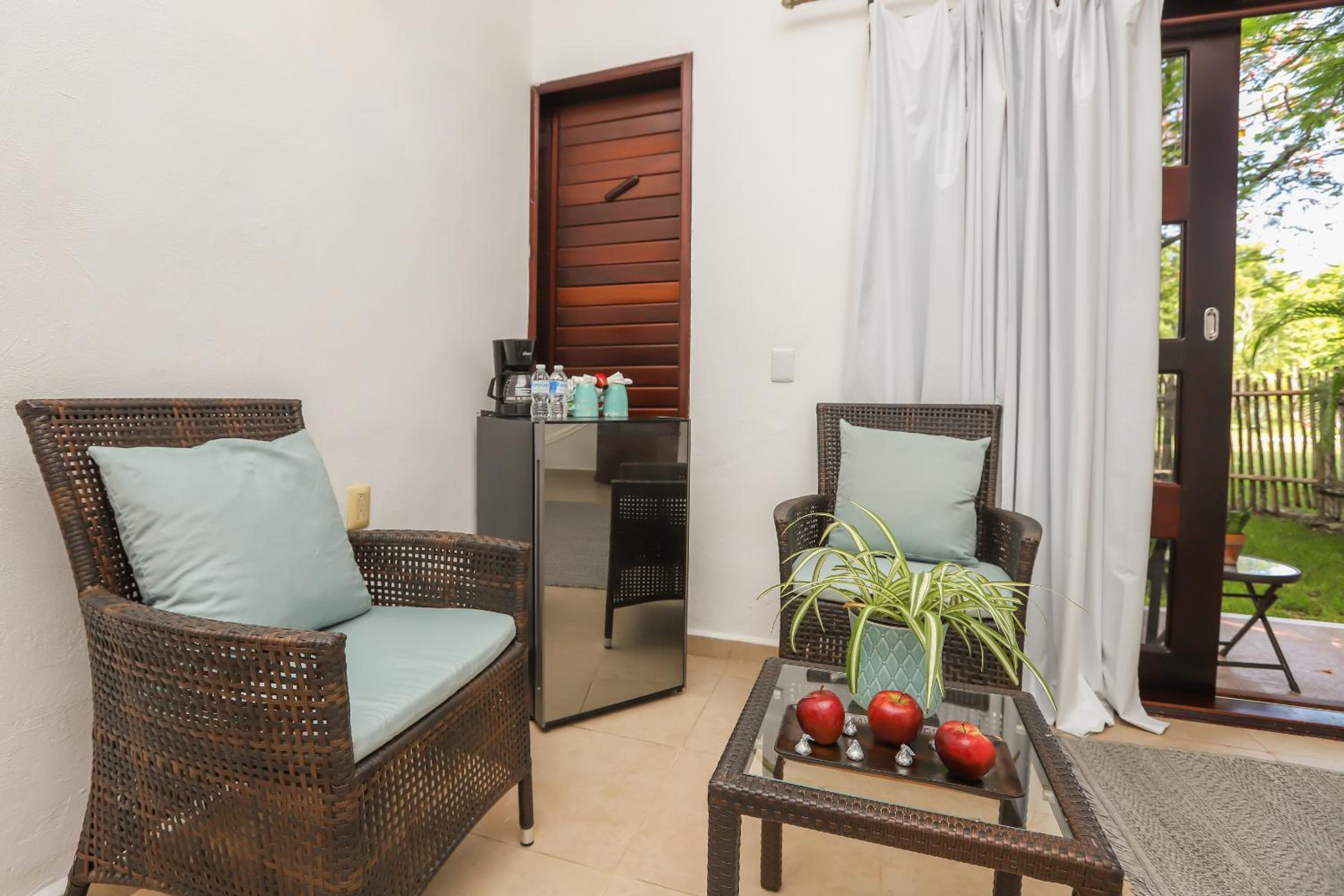 junior Suite Room with King bed with Hot Tub - Photo 2