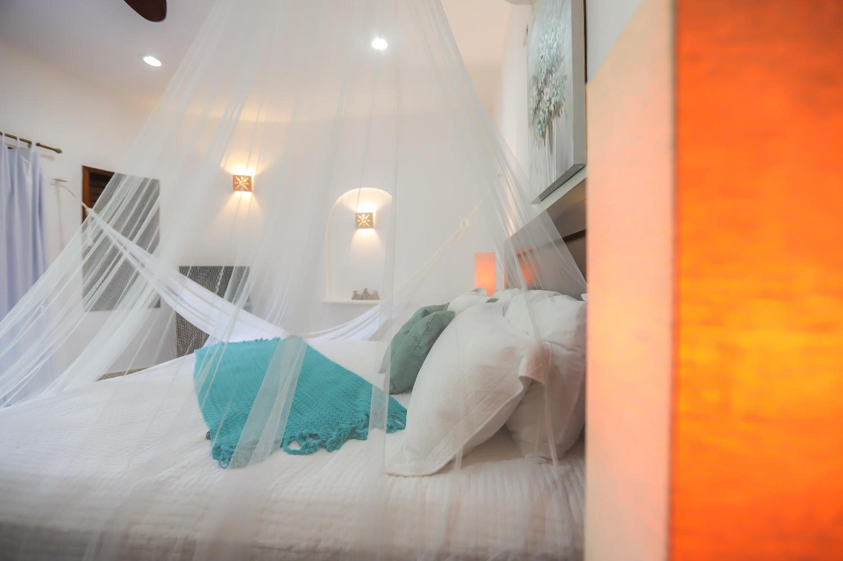 junior Suite Room with King bed with Hot Tub - Photo 4