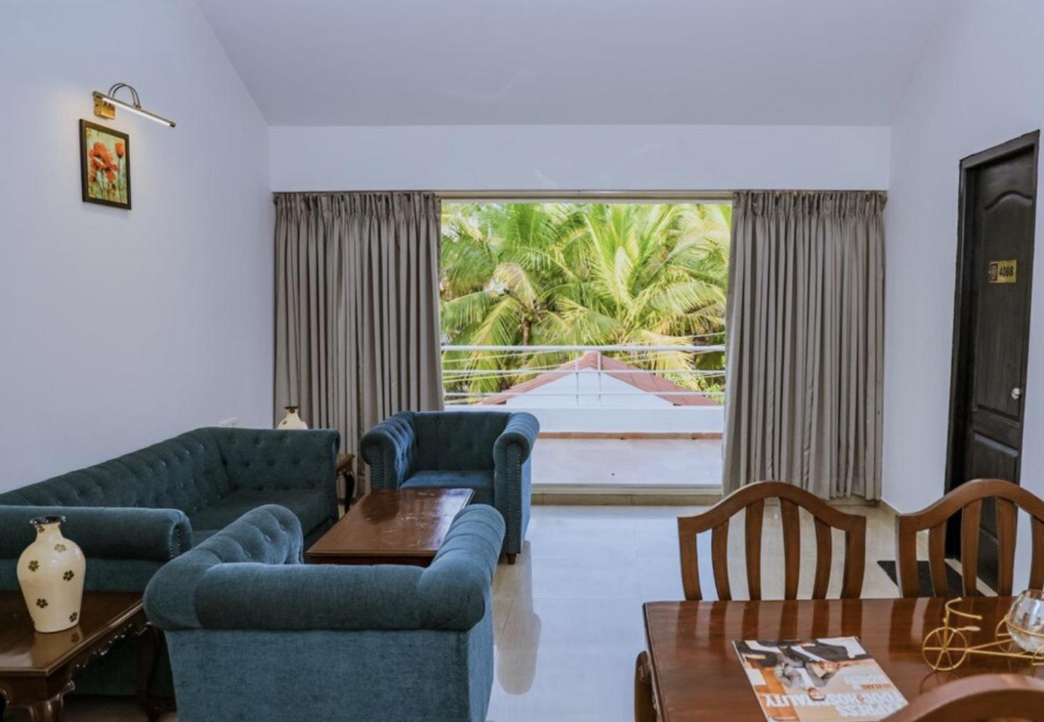 Premium Room with balcony - Photo 11