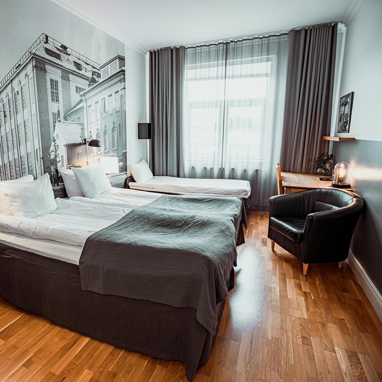 Large Twin Room - Photo 1