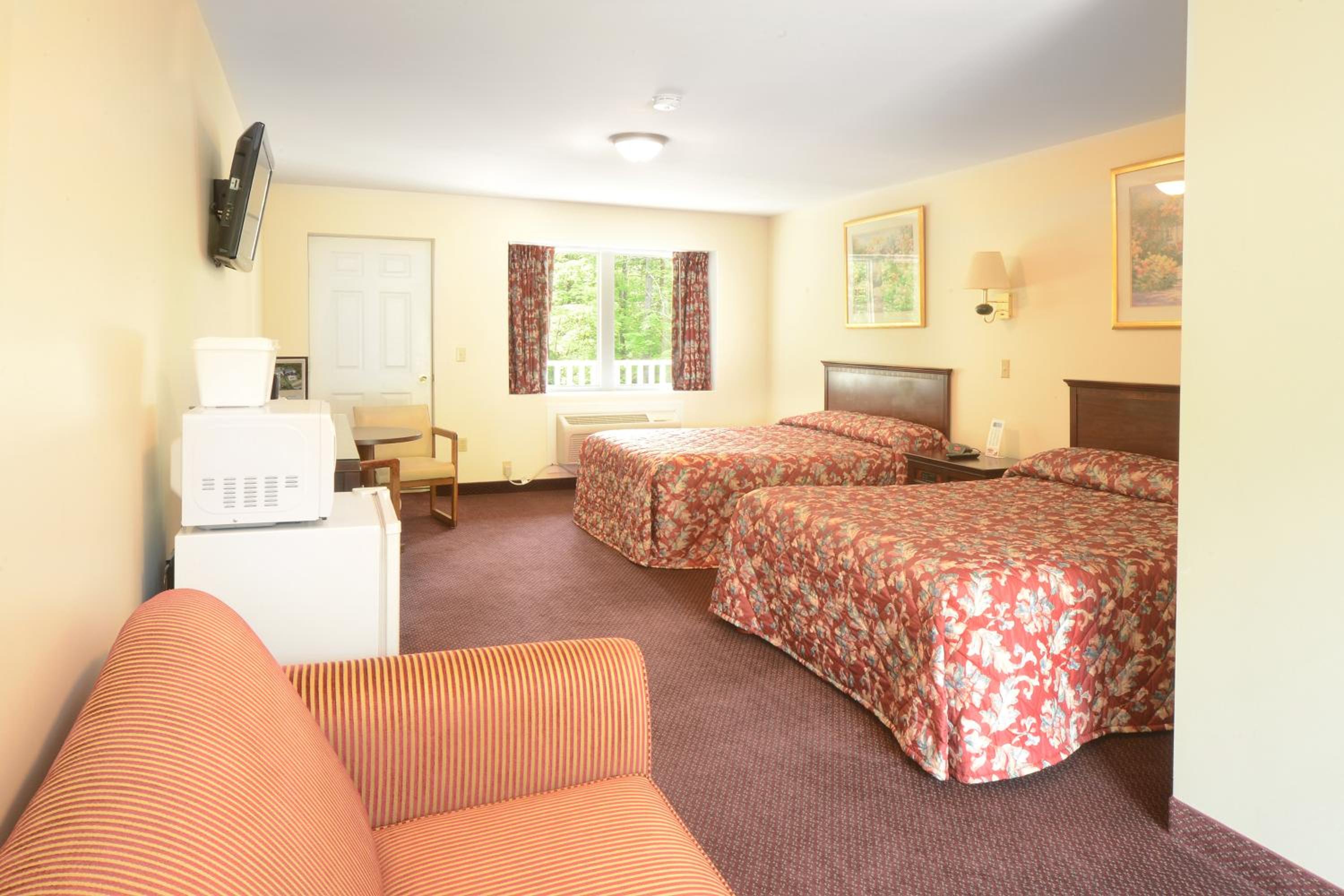 Queen Suite with Sofa Bed - Photo 10
