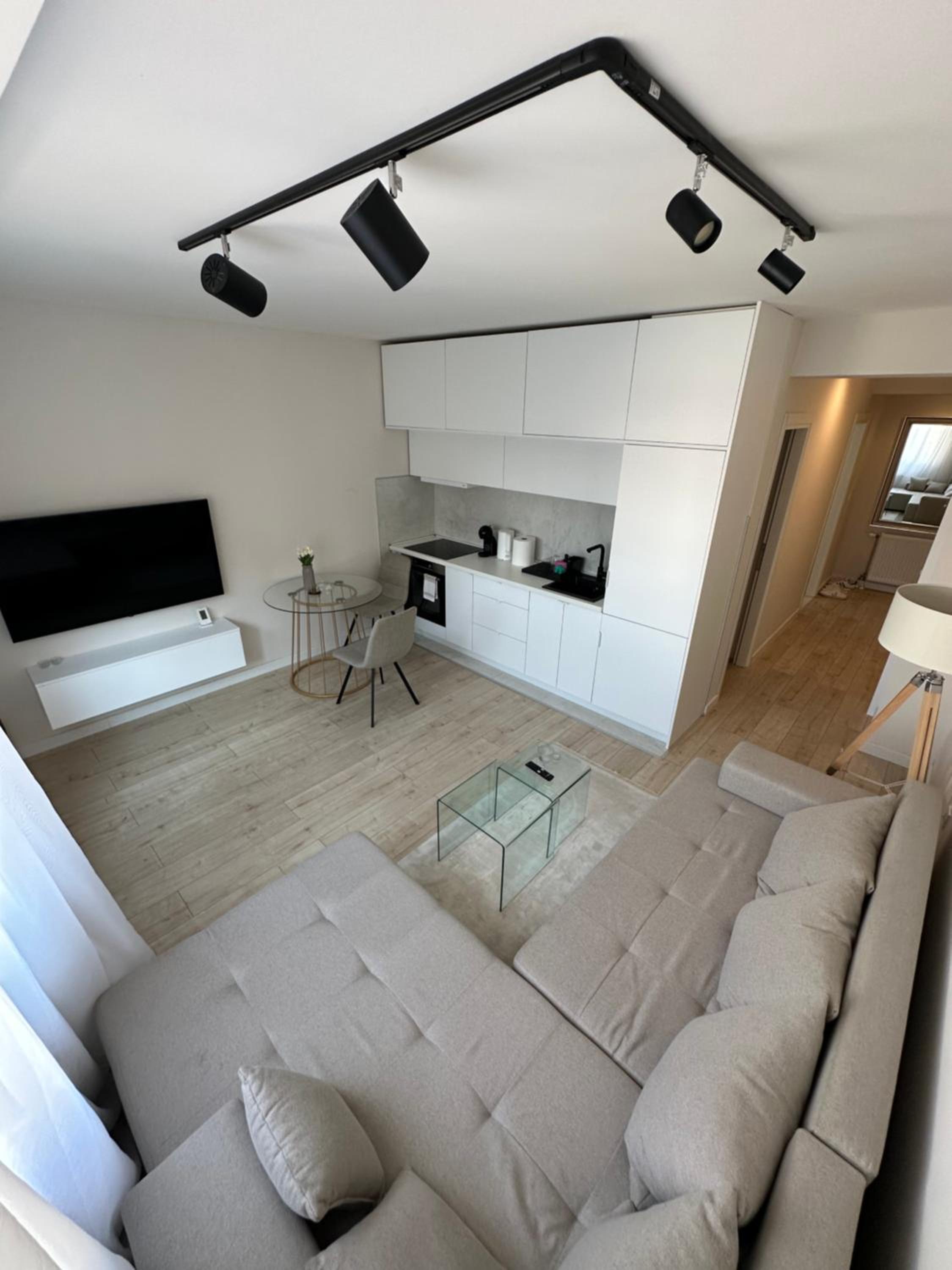One-Bedroom Apartment photo 1
