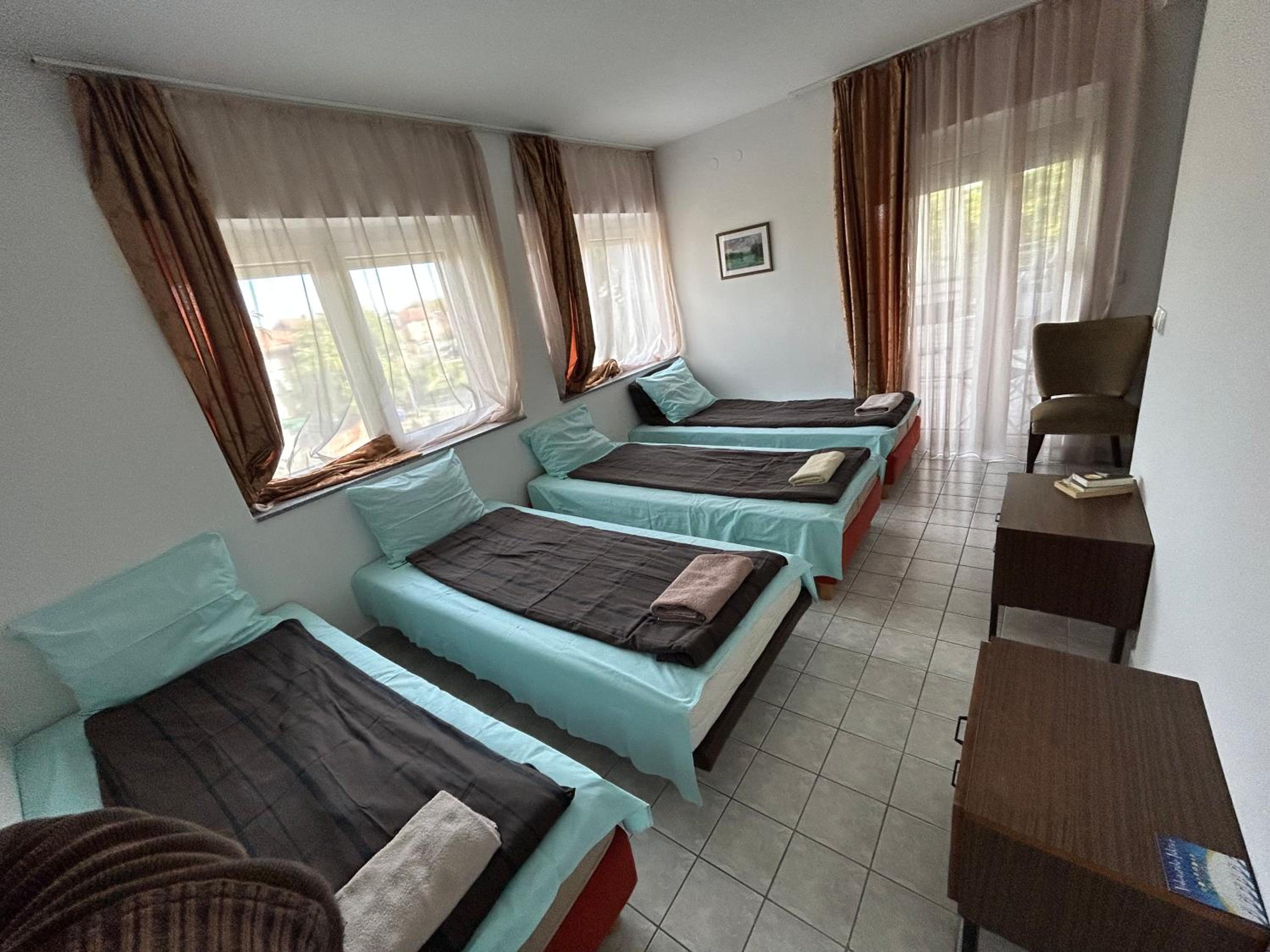 Budget Triple Room - Photo 4