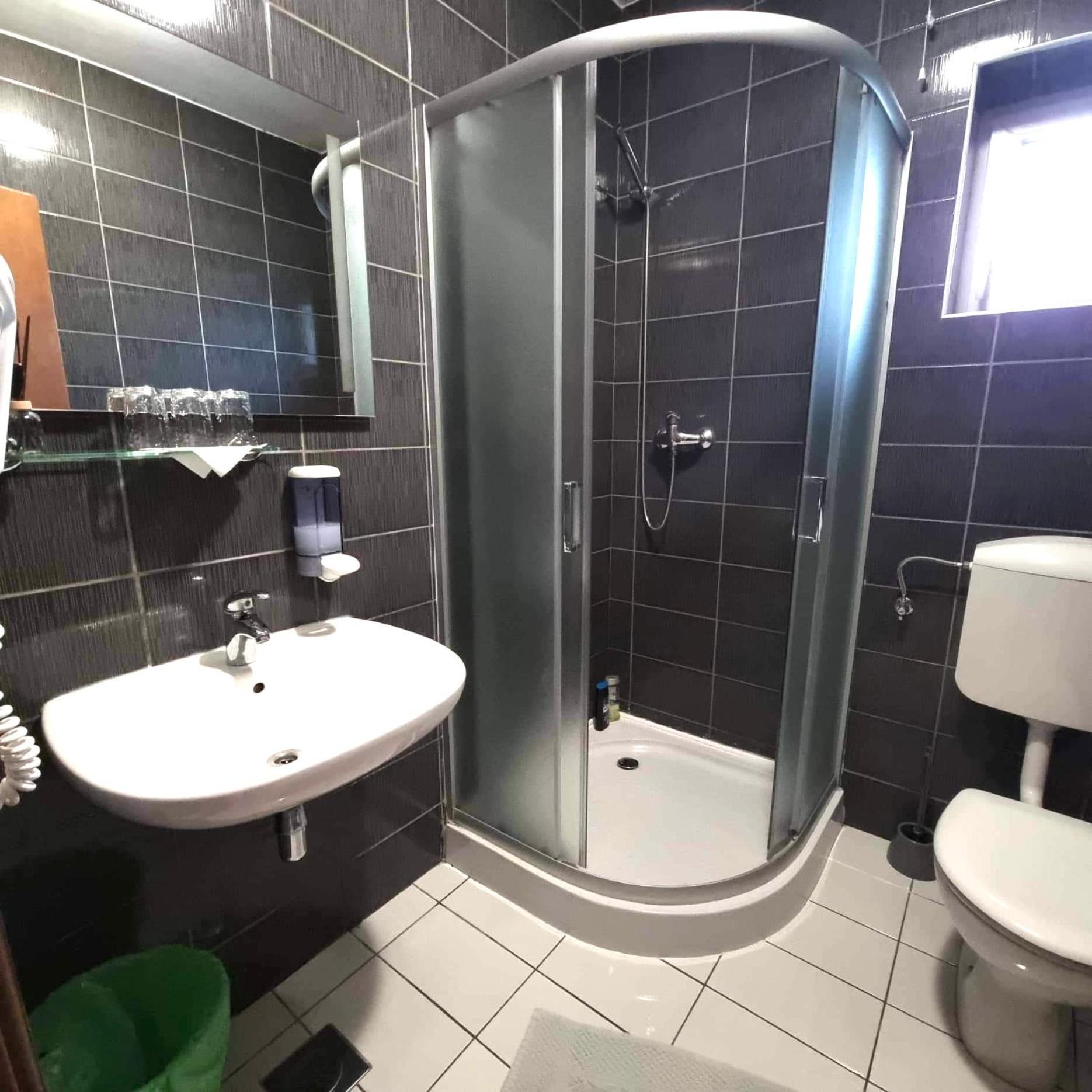 Budget Triple Room - Photo 5