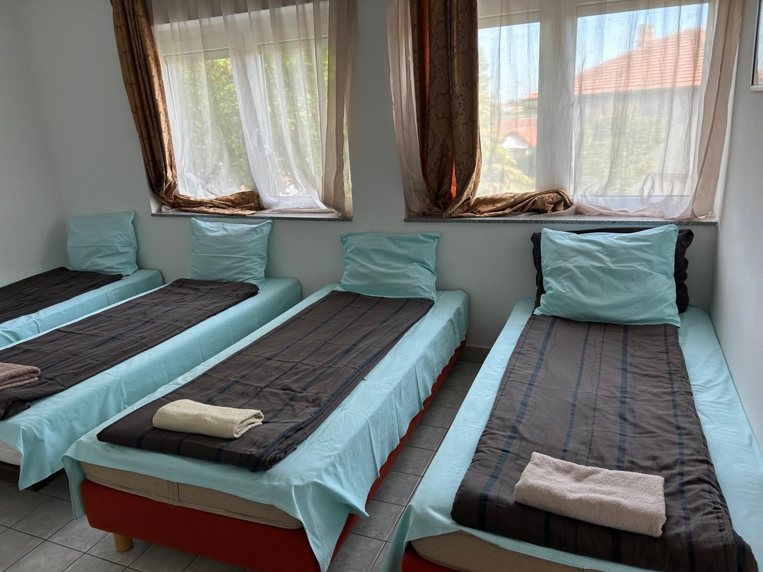 Budget Triple Room - Photo 3
