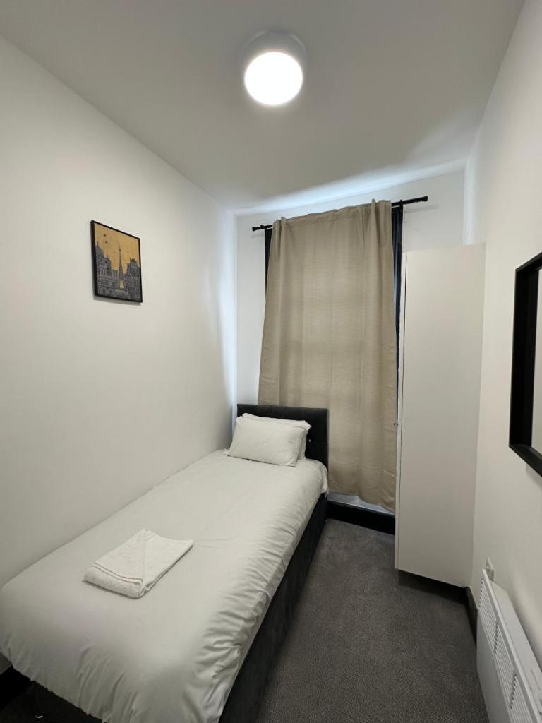 Standard Single Room with Shared Bathroom photo 2