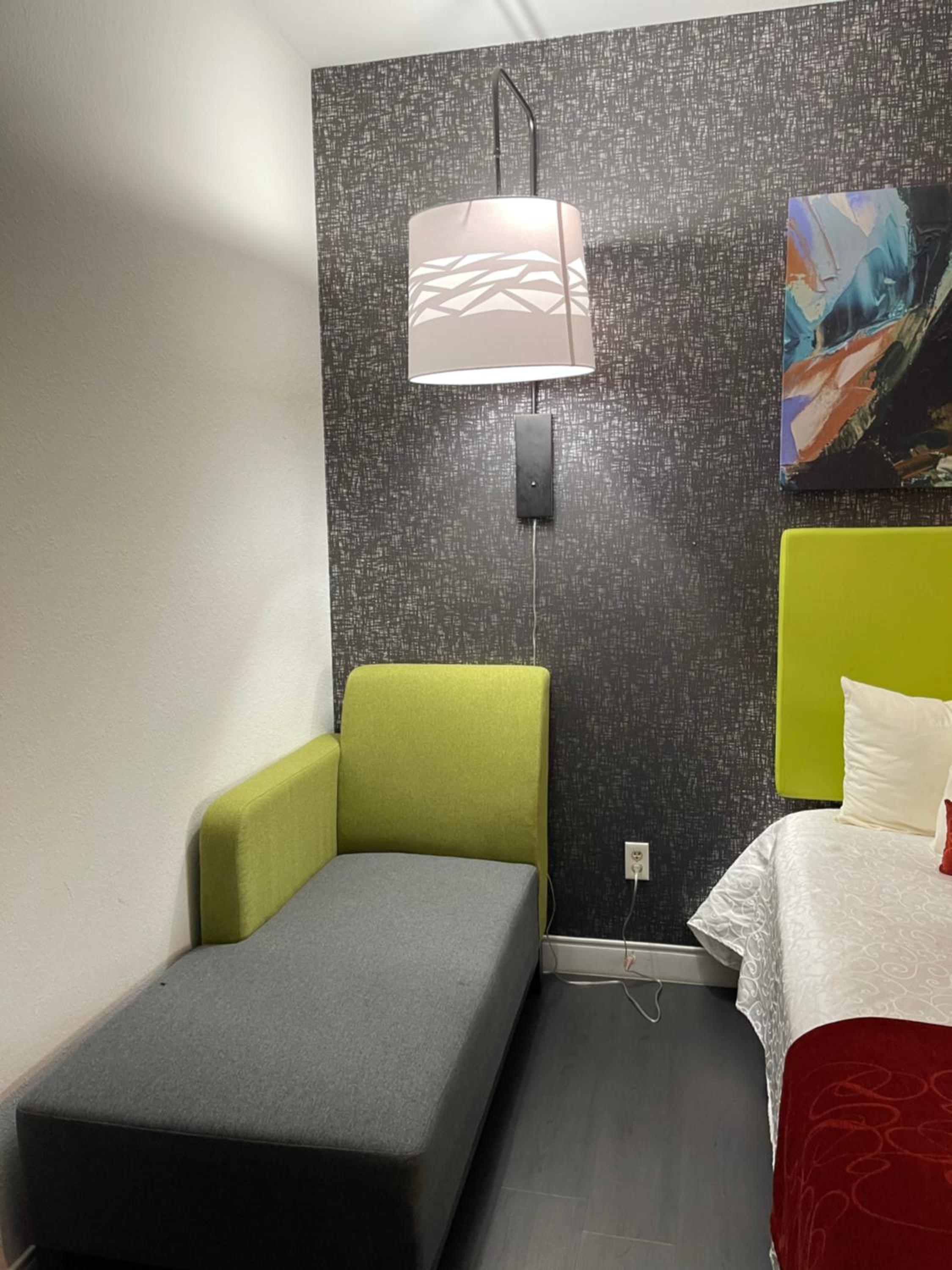 Queen Room with Two Queen Beds photo 2