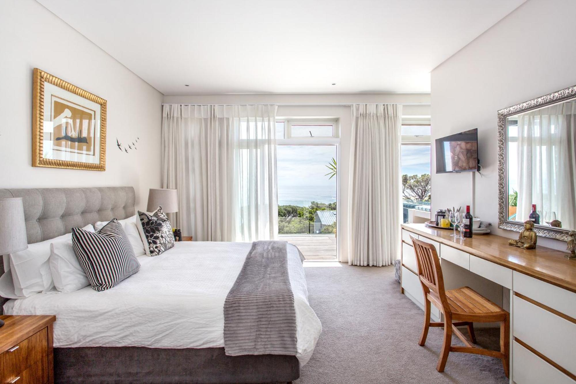 Deluxe Double Room with Balcony and Sea View photo 1