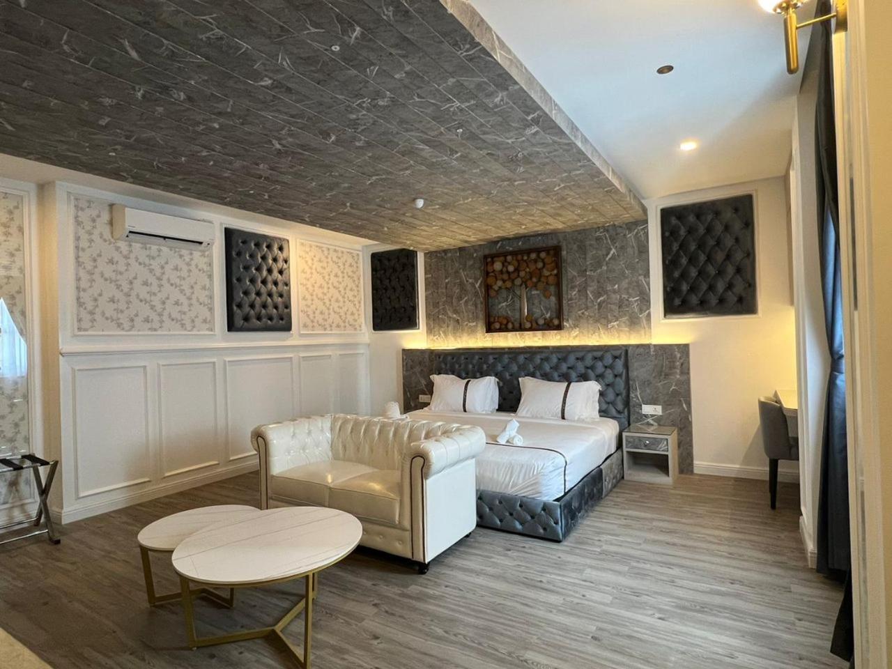 Executive Suite photo 2