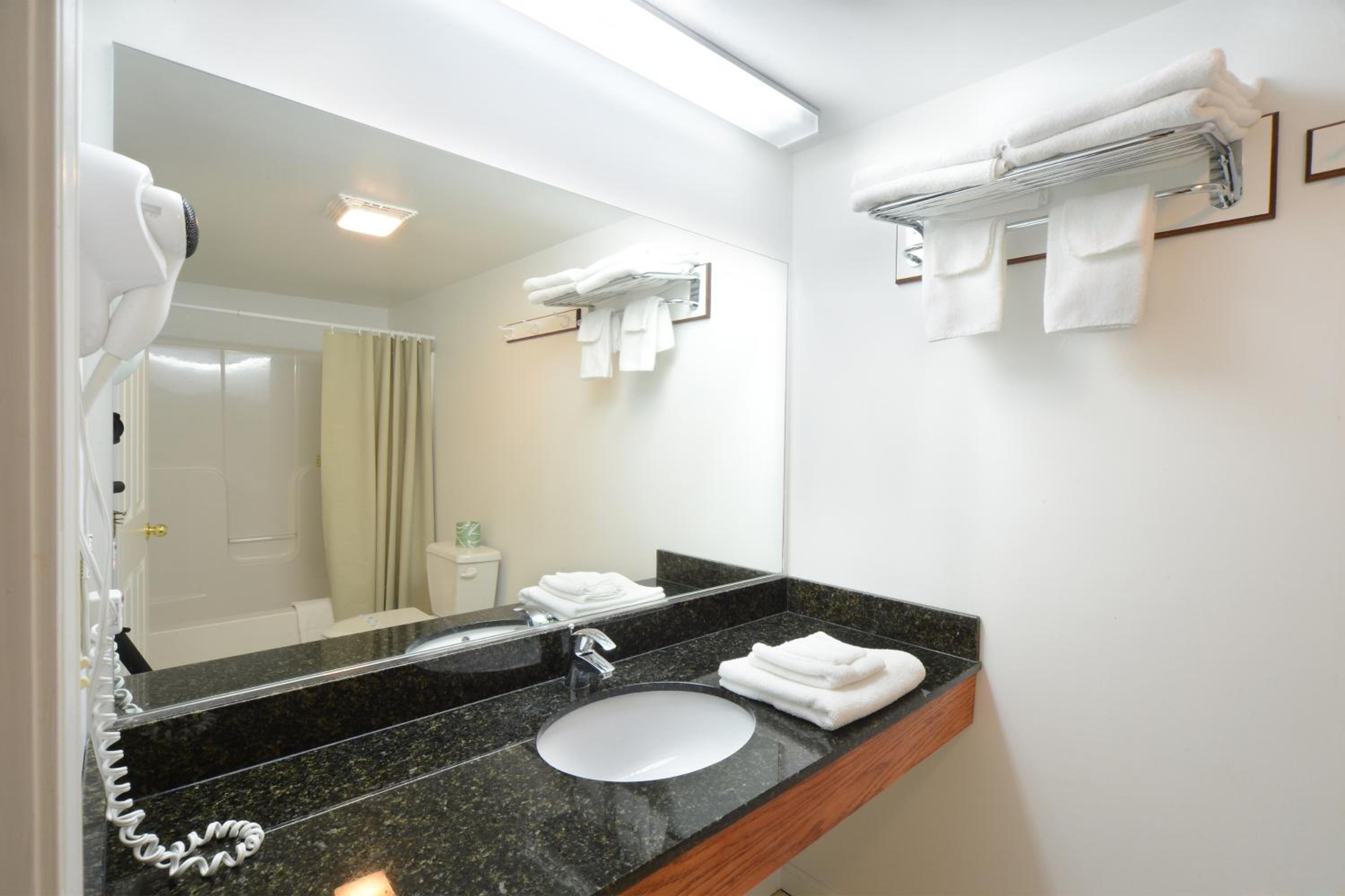 Queen Suite with Sofa Bed - Photo 14