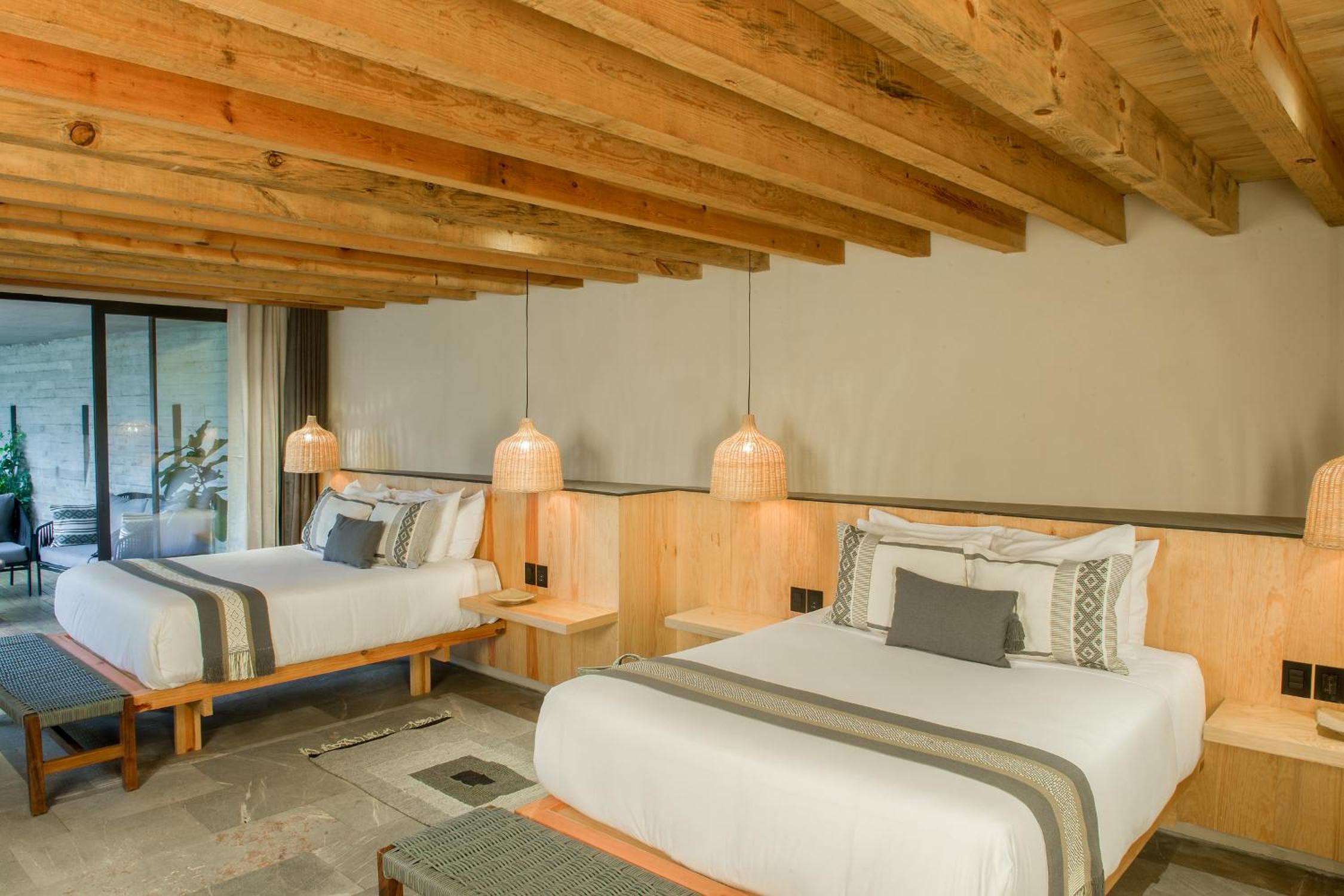 Deluxe Queen Suite - Photo 4