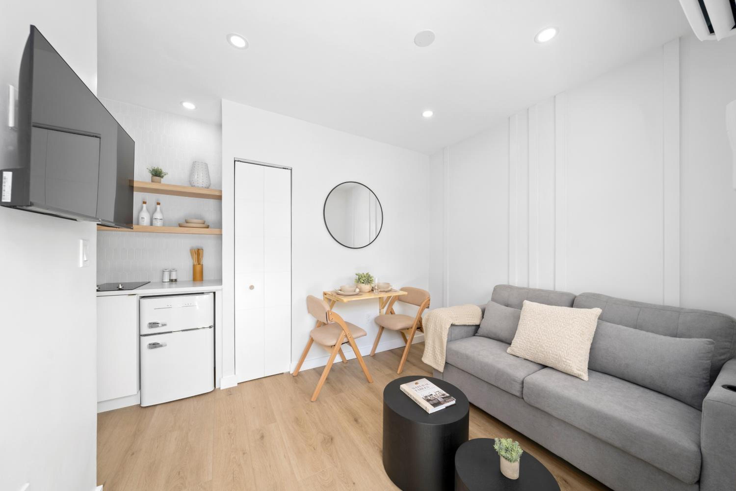 Studio Apartment photo 1