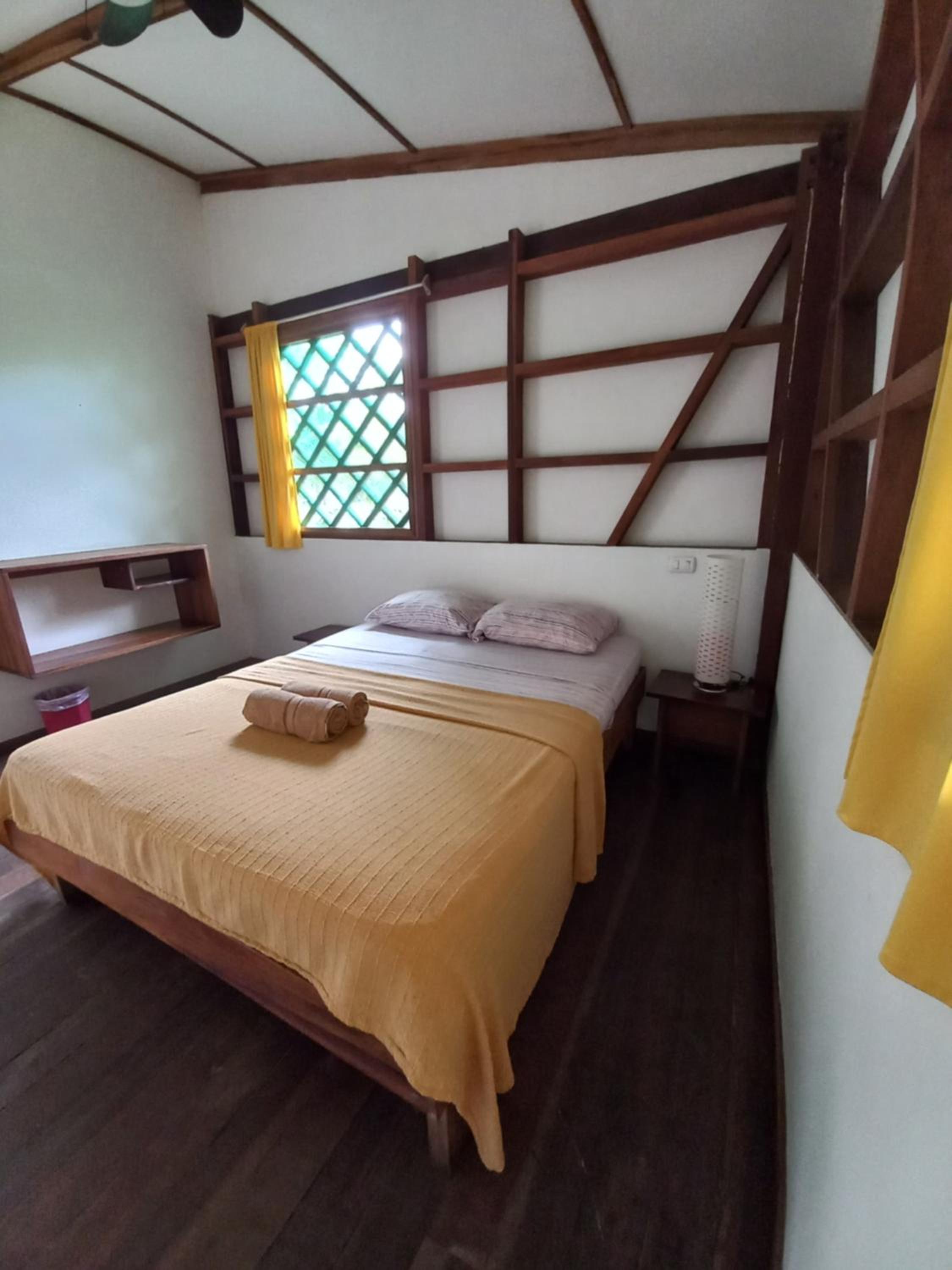 Double Room with Shared Bathroom with A/C photo 3