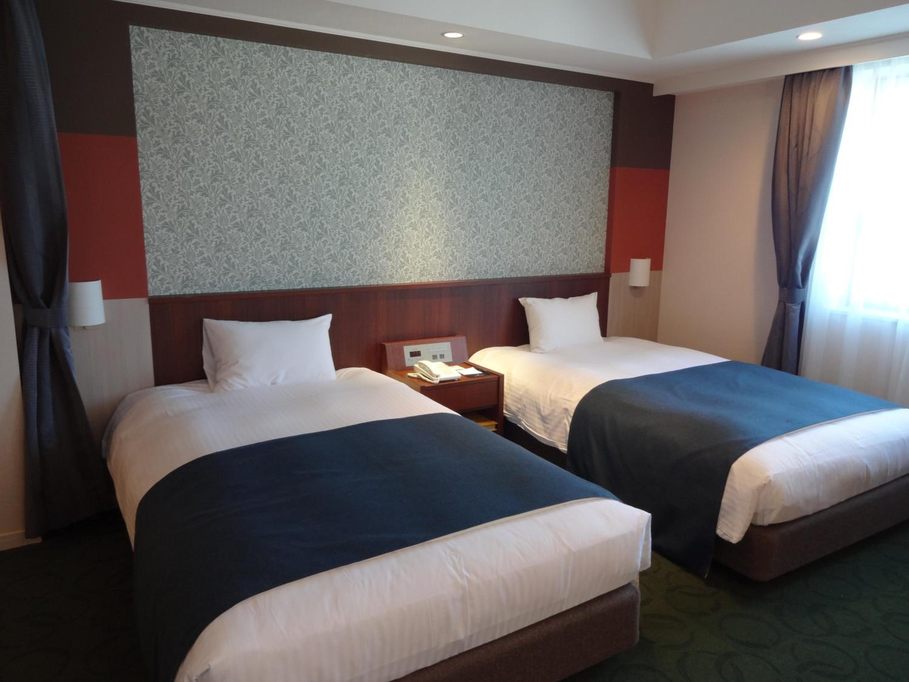 Corner Twin Room - Non-Smoking - Photo 6