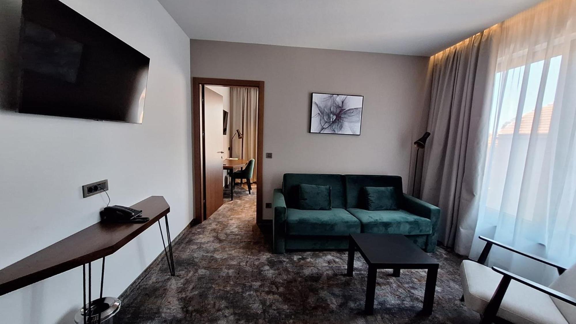 Superior King Room - Photo 1