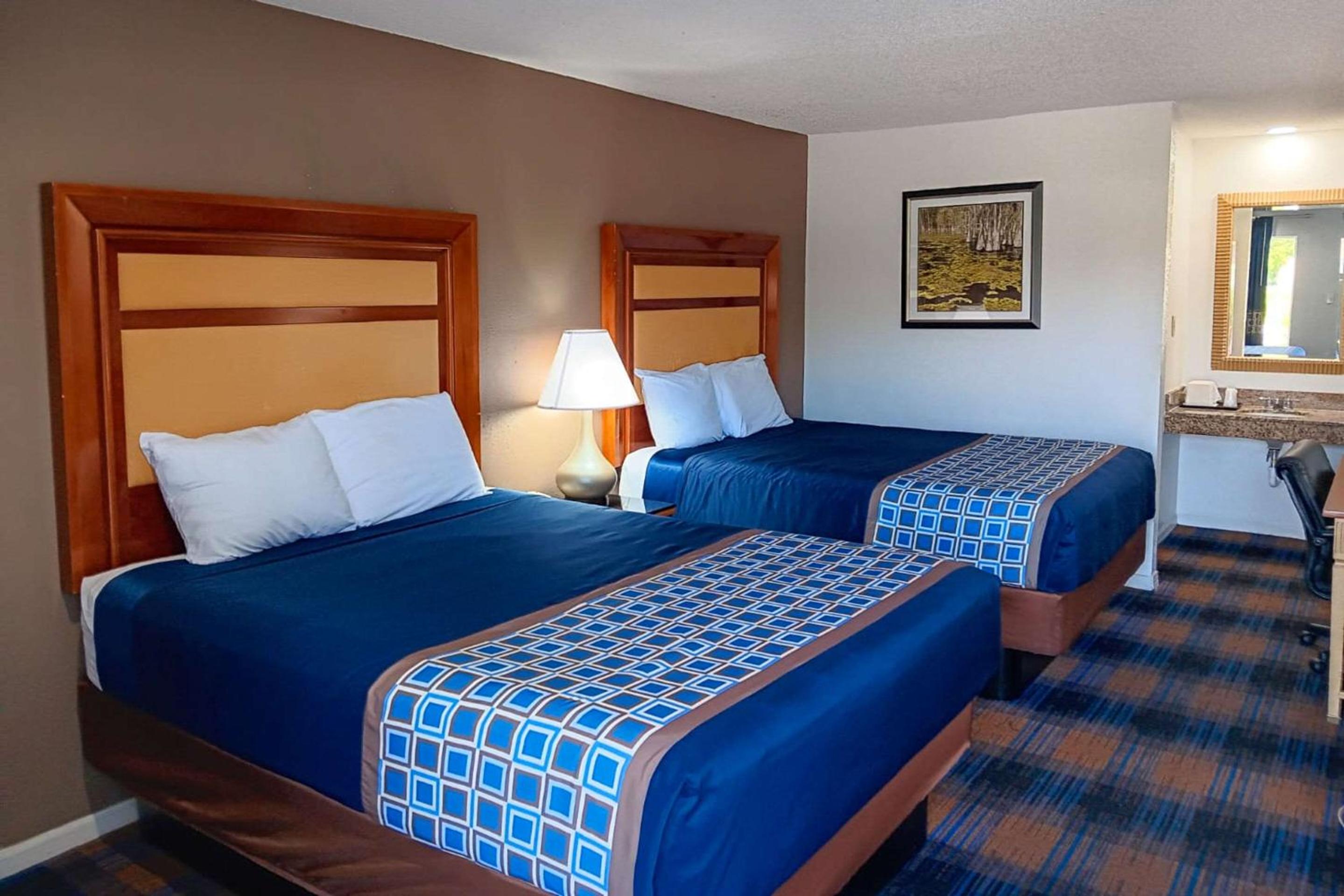 Queen Room with Two Queen Beds - Smoking photo 2