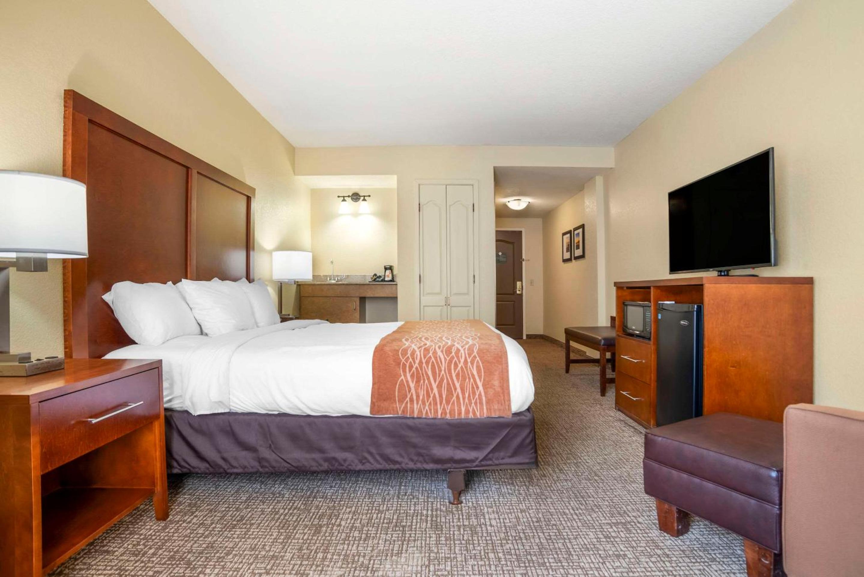 King Suite - Accessible/Non-Smoking