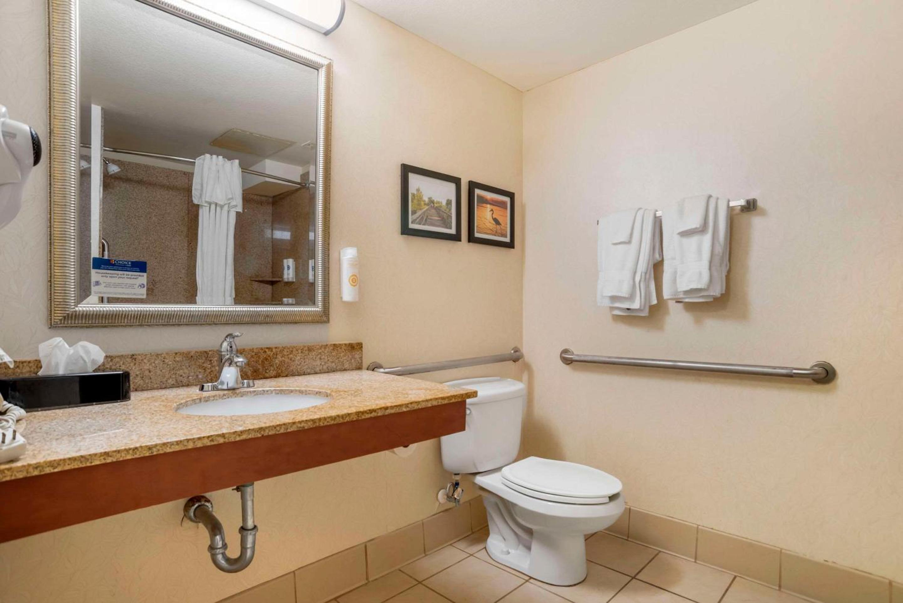 King Suite - Accessible/Non-Smoking photo 2