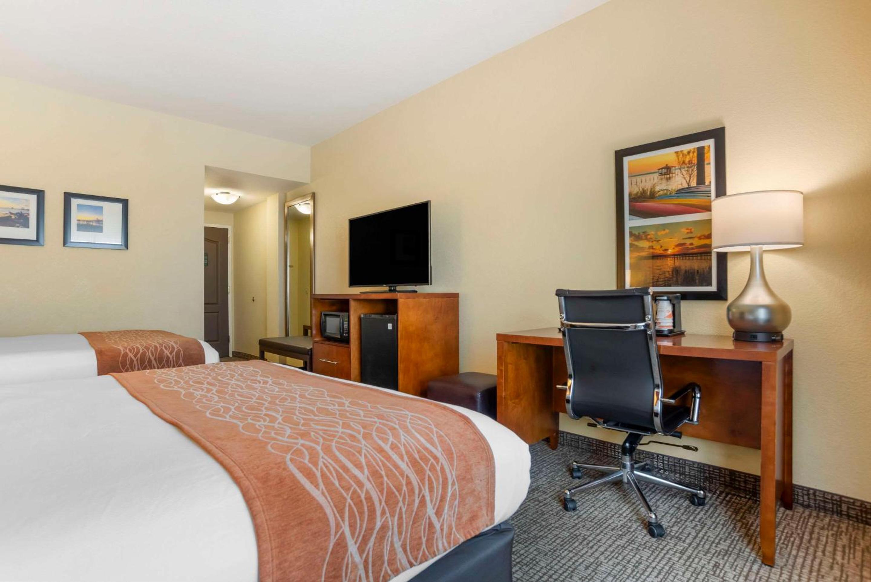 Queen Room with Two Queen Beds - Accessible/Non-Smoking  photo 2
