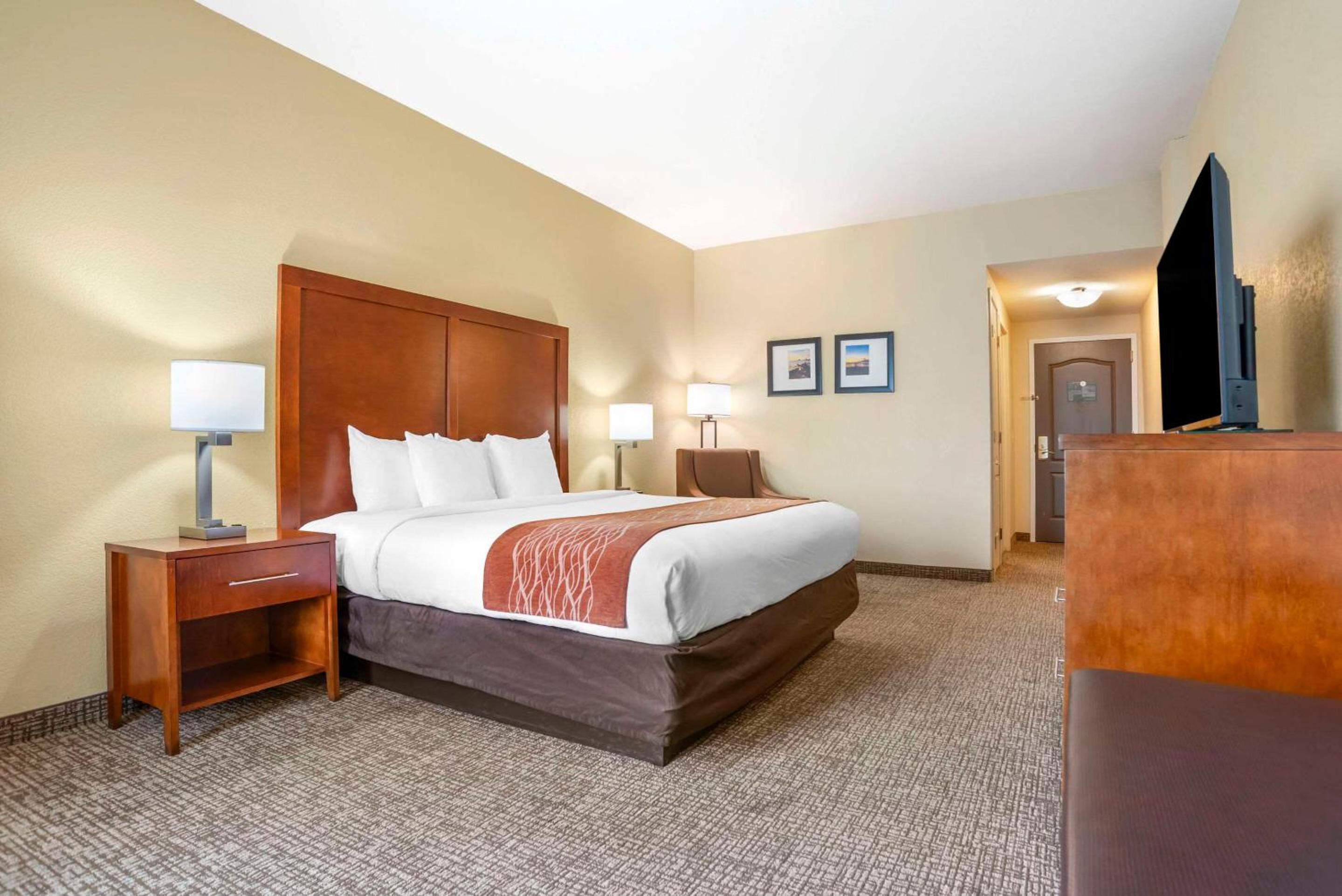 King Room - Accessible/Non-Smoking photo 2