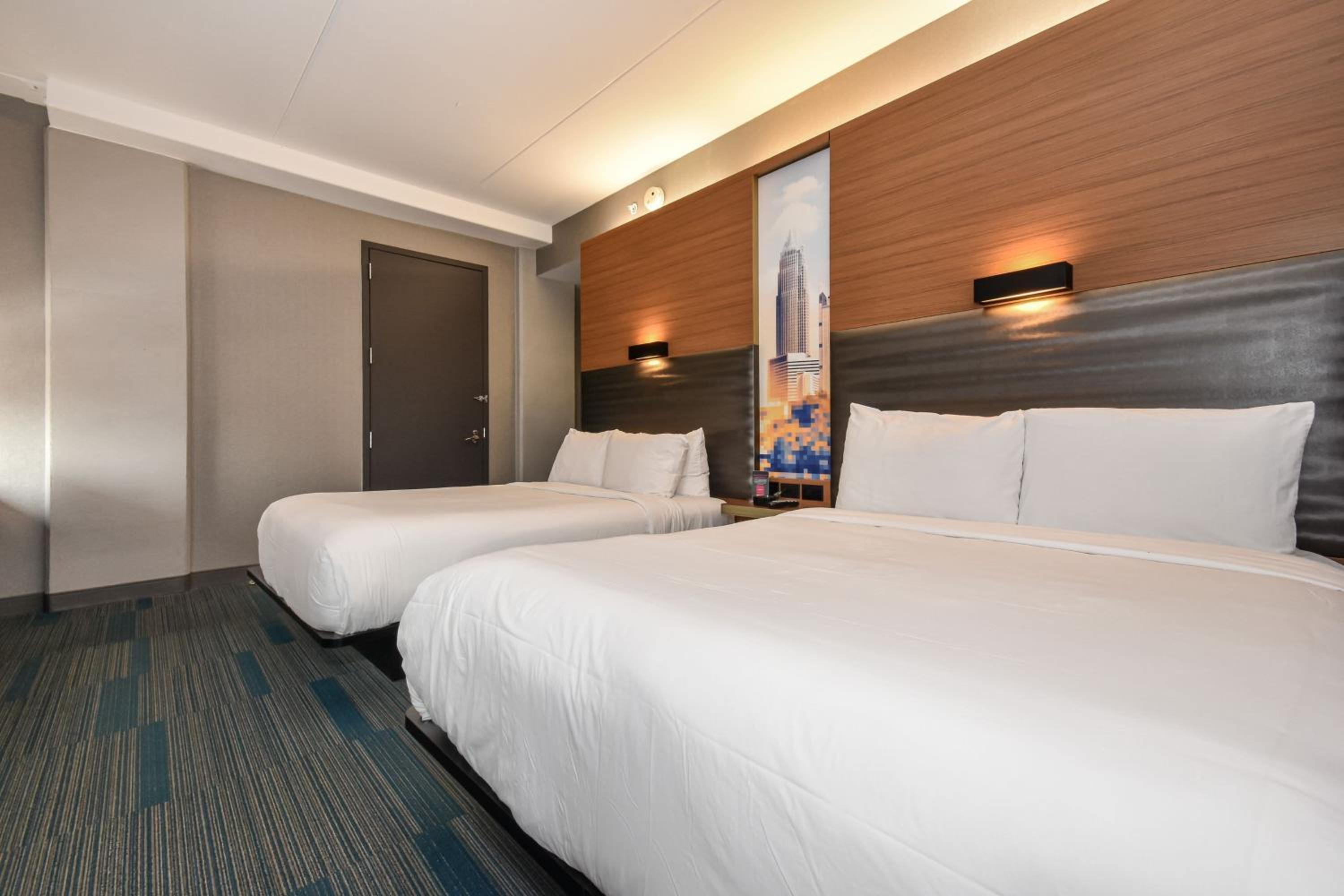 Queen Room with Two Queen Beds and Roll-in Shower - Mobility Accessible - Photo 3
