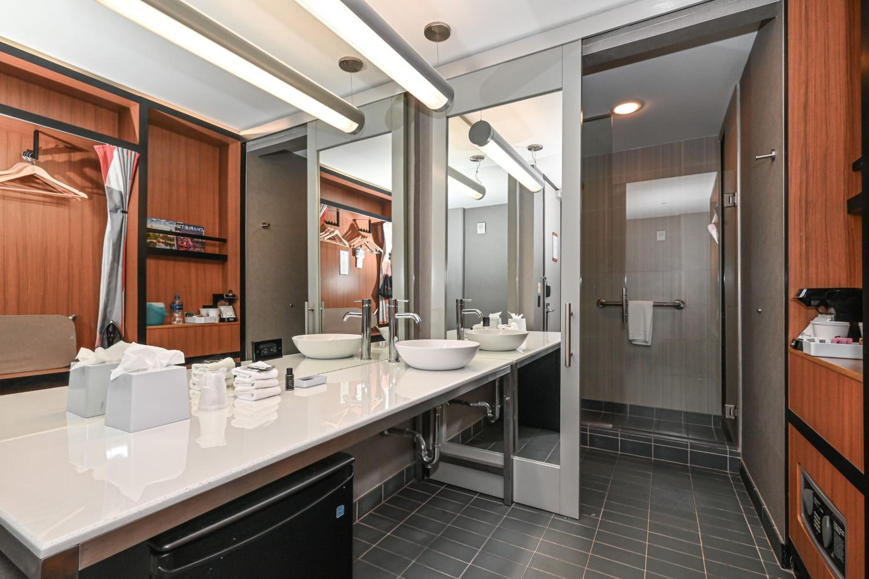 Queen Room with Two Queen Beds and Roll-in Shower - Mobility Accessible - Photo 5