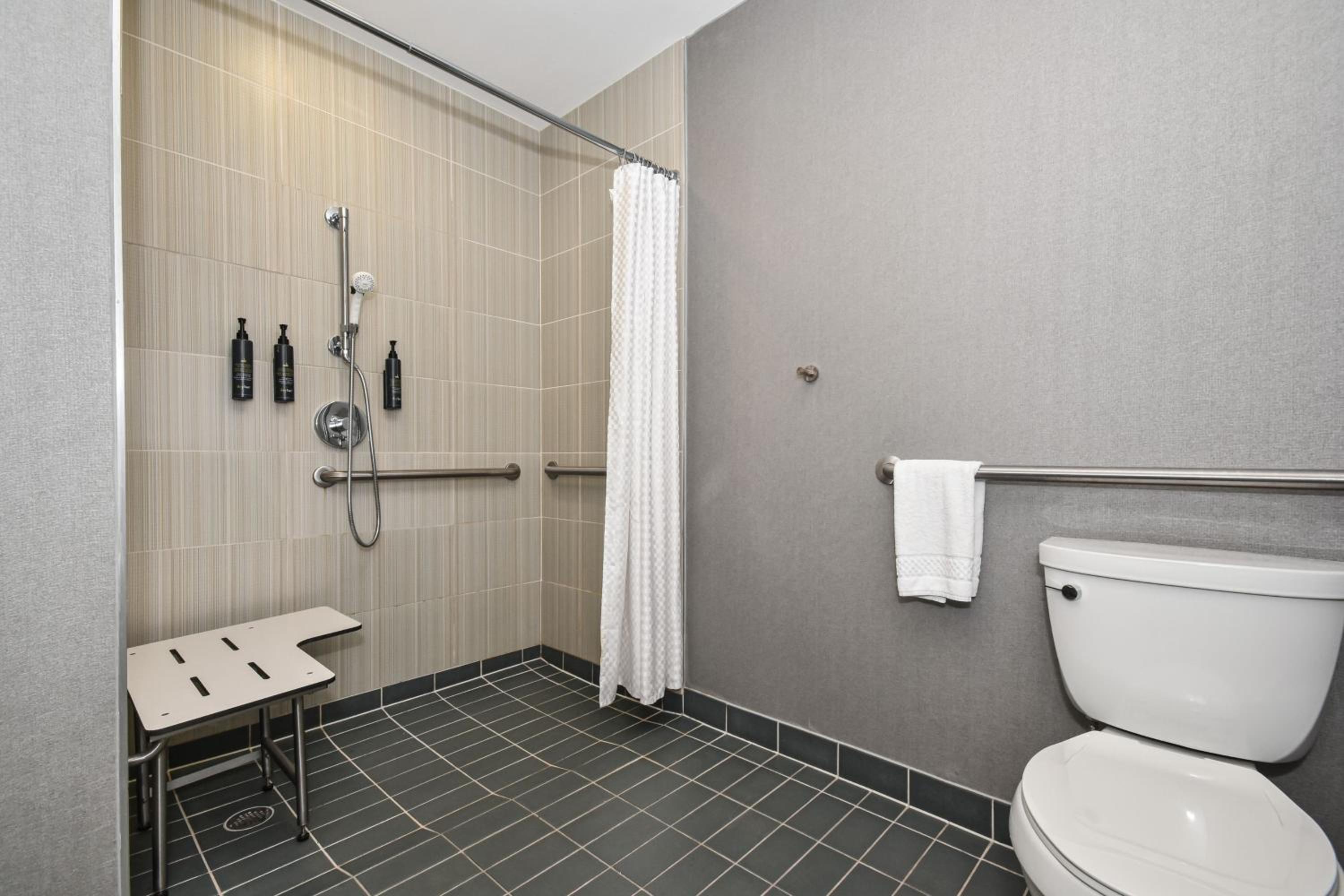 Queen Room with Two Queen Beds and Roll-in Shower - Mobility Accessible - Photo 6