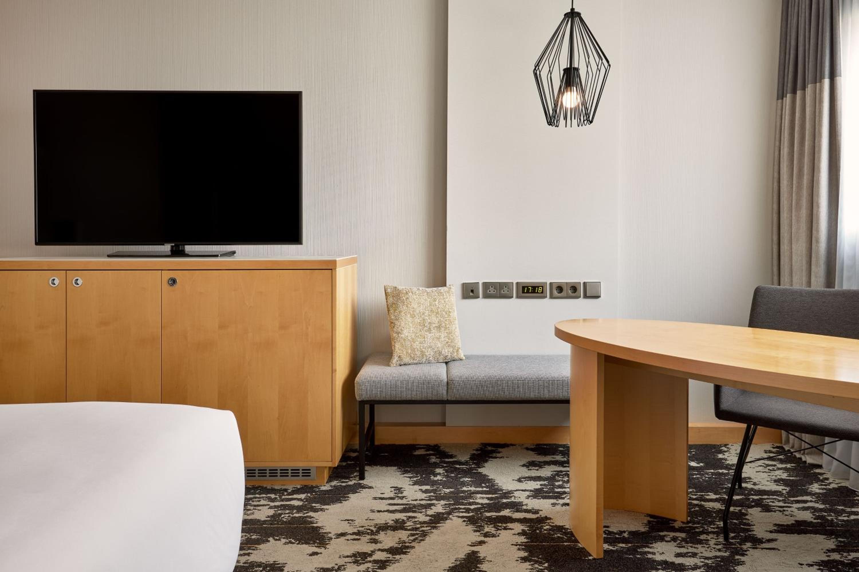 Deluxe Room, Guest room, 2 Twin thumbnail 5