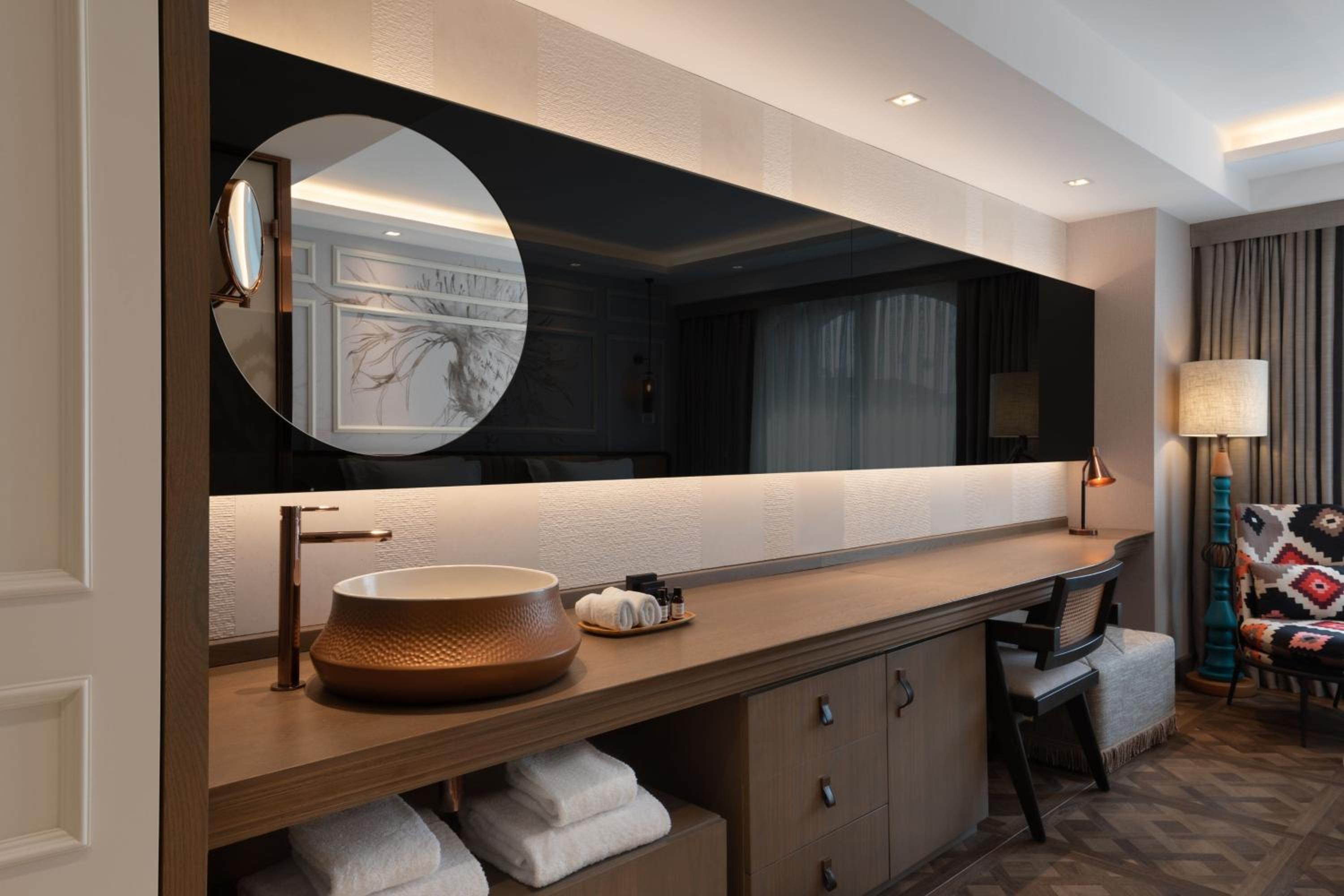 Burdock Queen Room