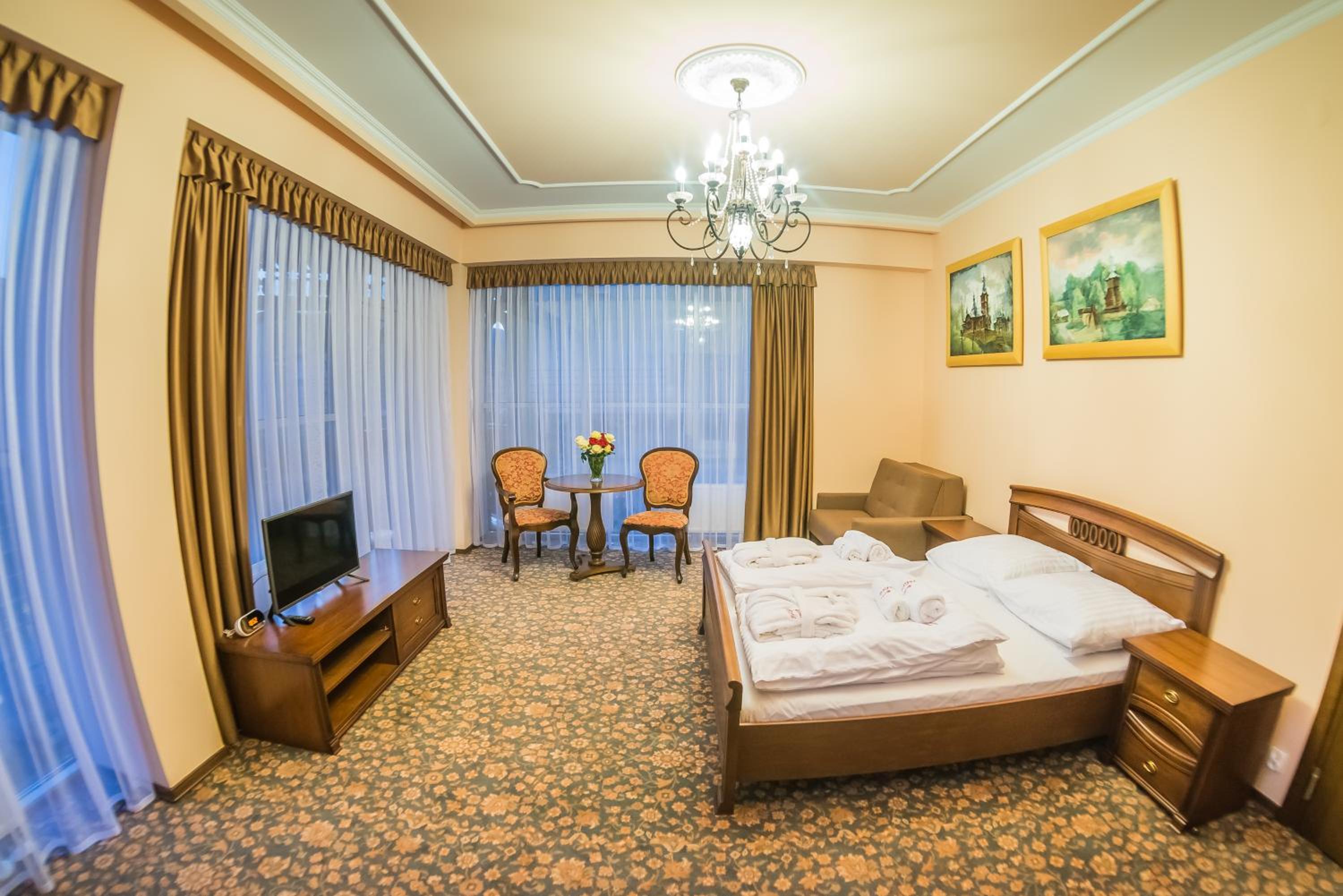 Large Double Room - Photo 2