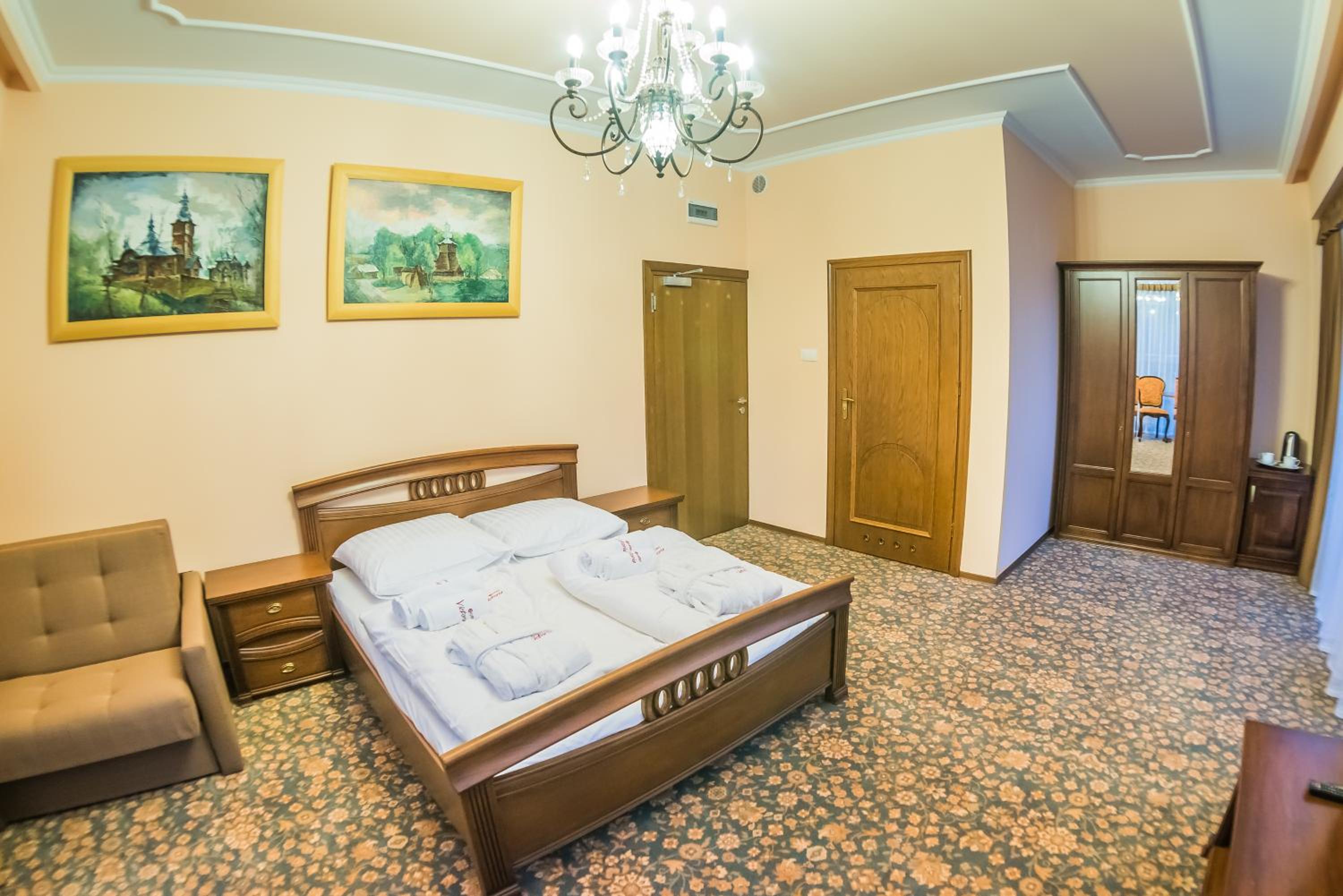 Large Double Room - Photo 3