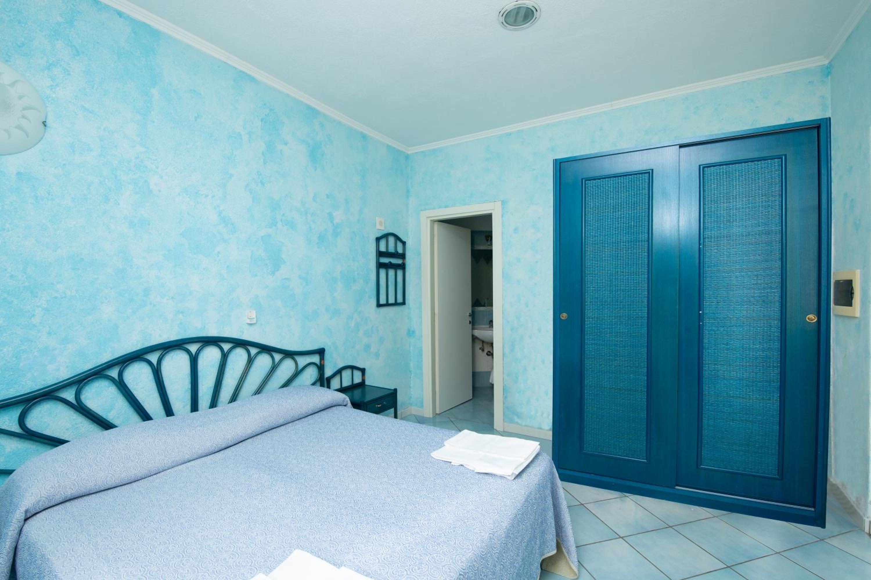 Standard Double Room - Photo 10