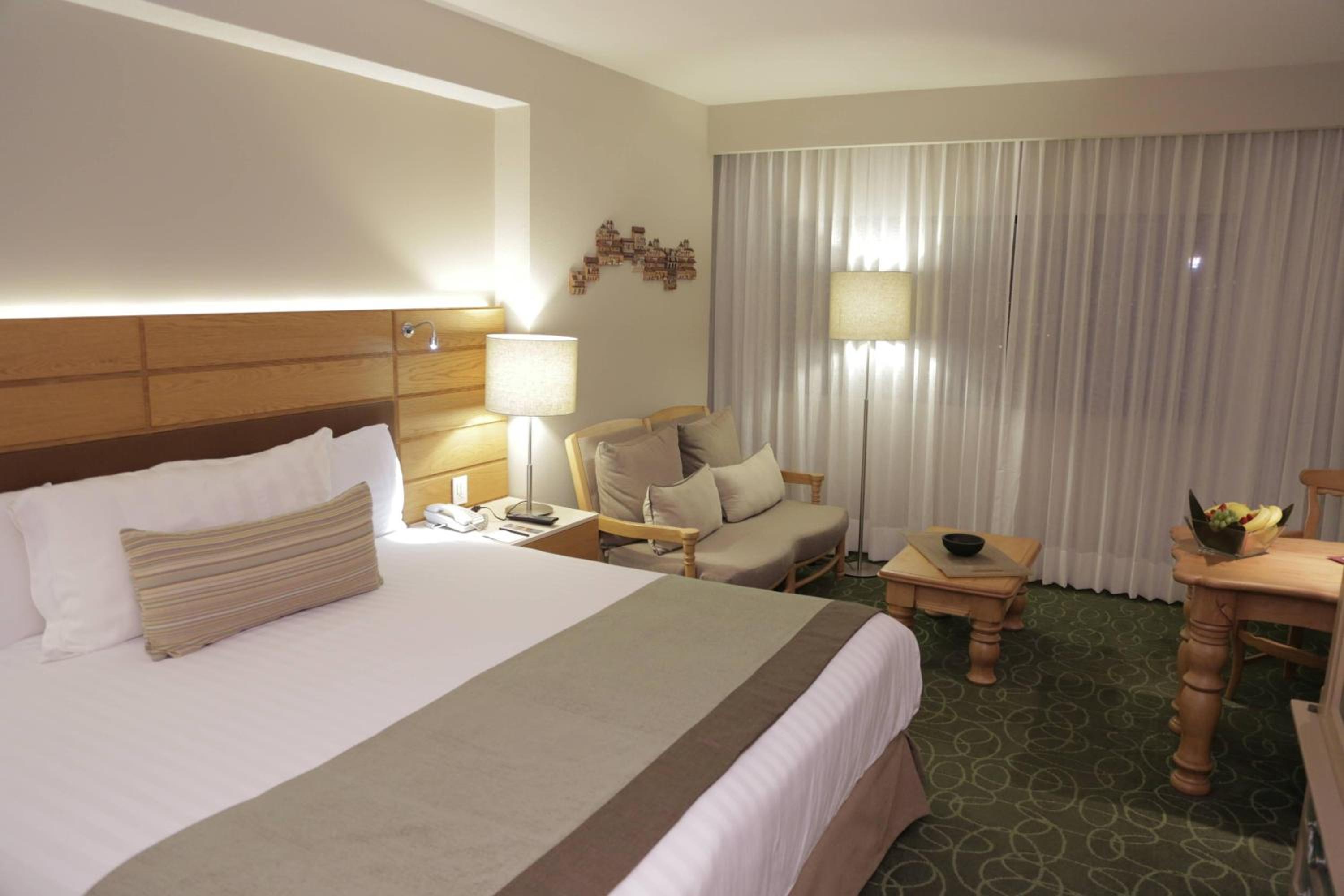 Executive M Club lounge access, Guest room, 1 King Bed, High floor - Photo 4
