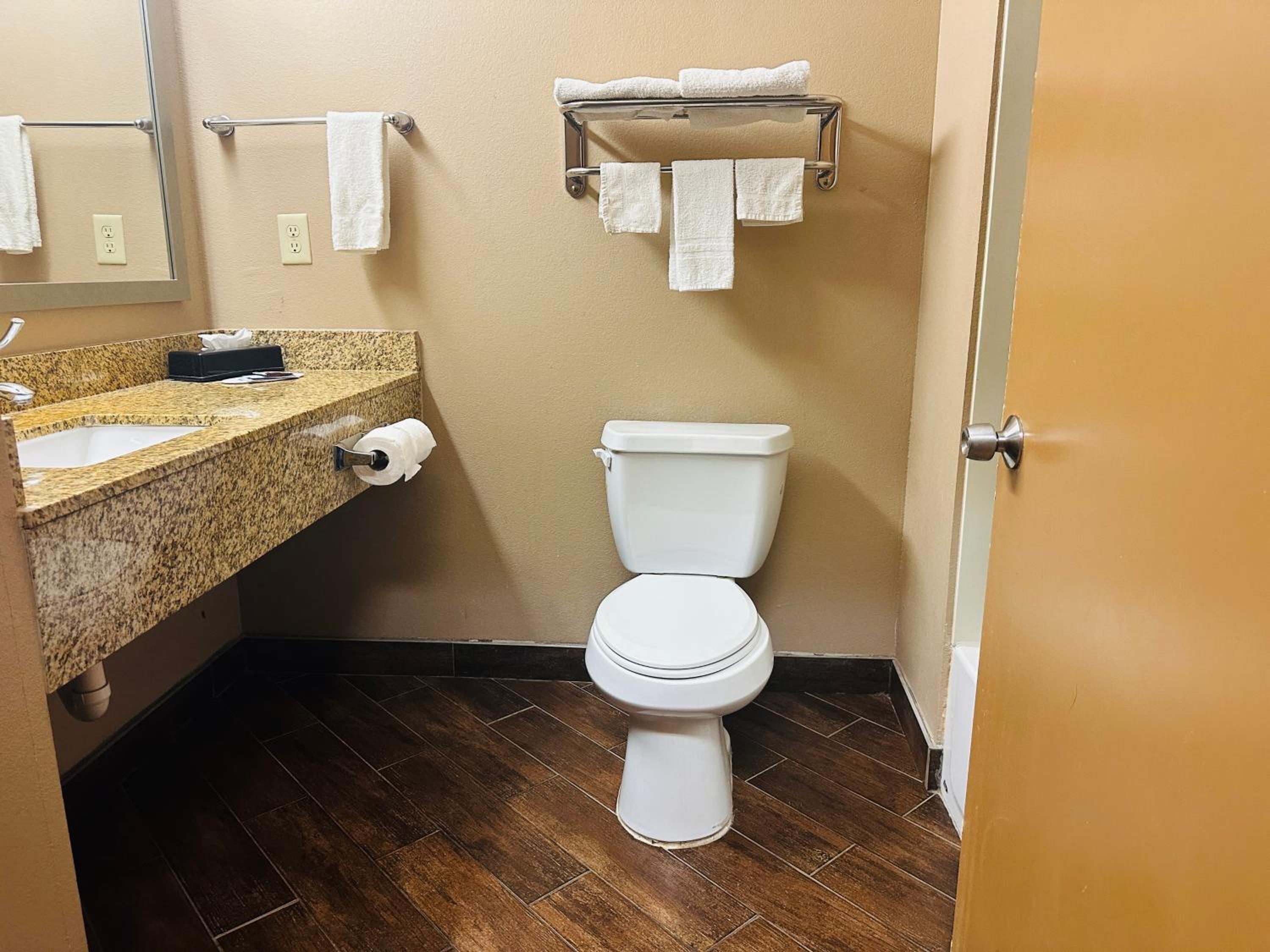 King Room - Disability Access - Non-Smoking photo 3