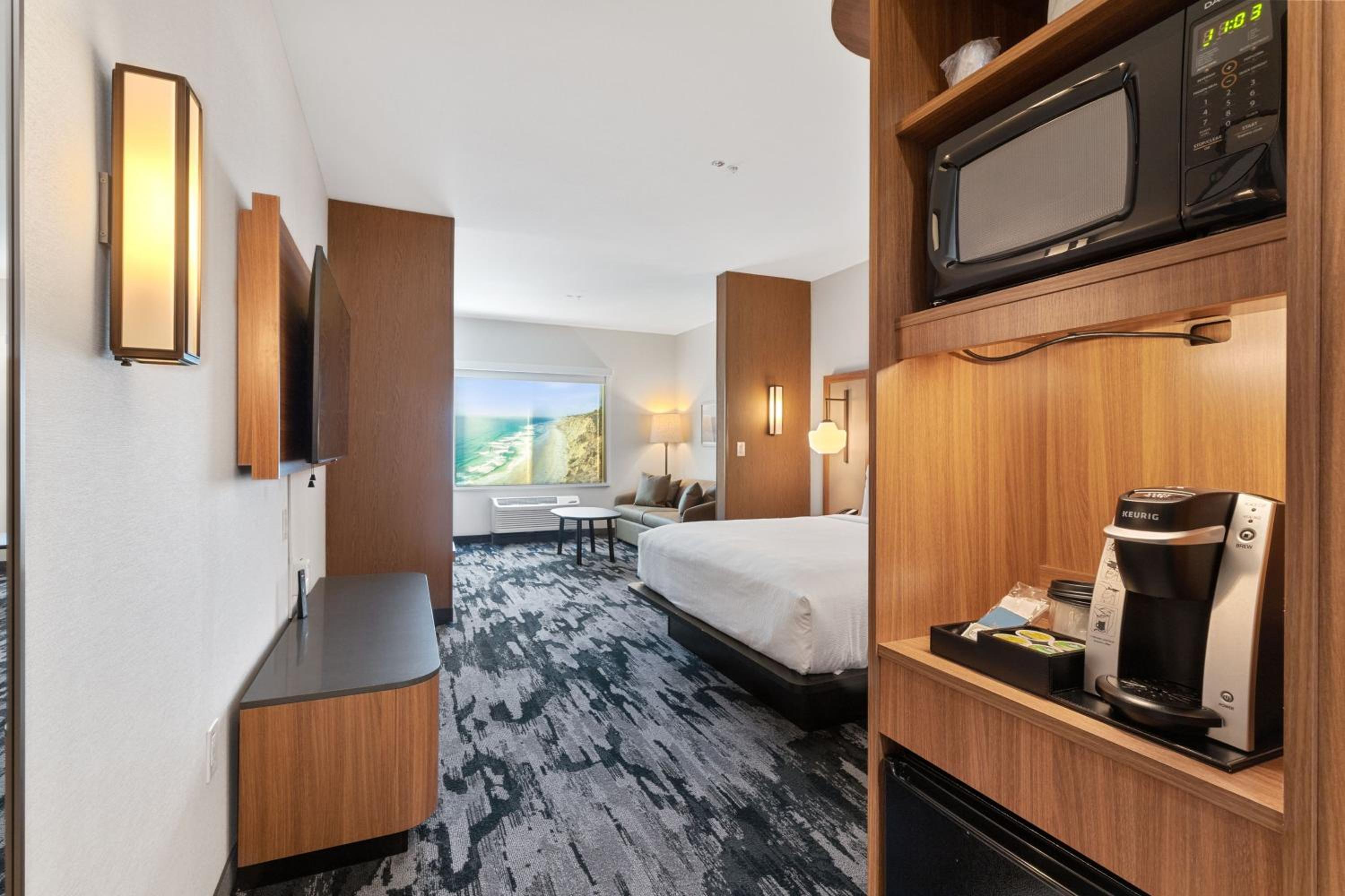 King Suite with Partial Ocean View, Bathtub and Sofa Bed - Mobility Access - Photo 4