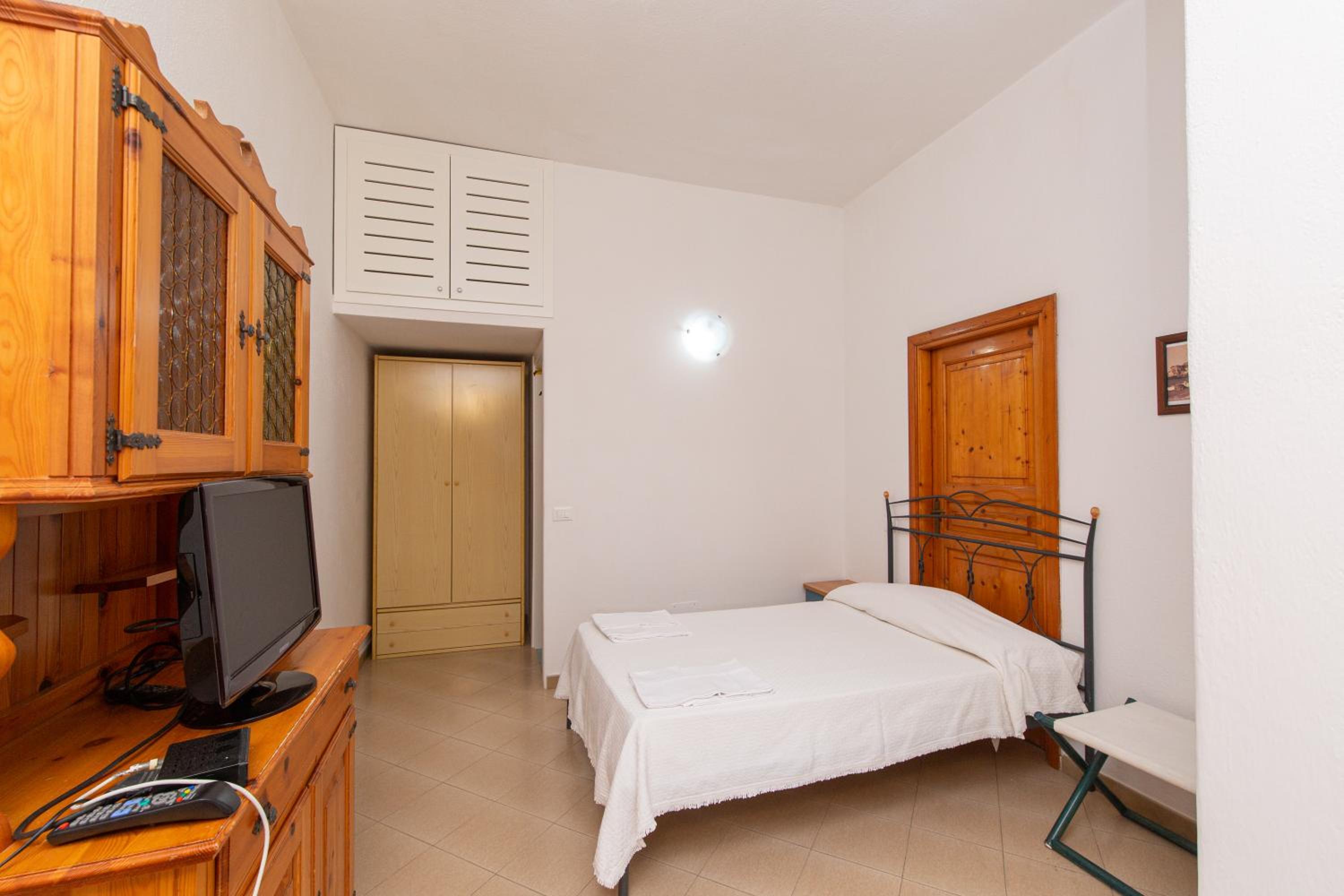 Standard Double Room - Photo 3