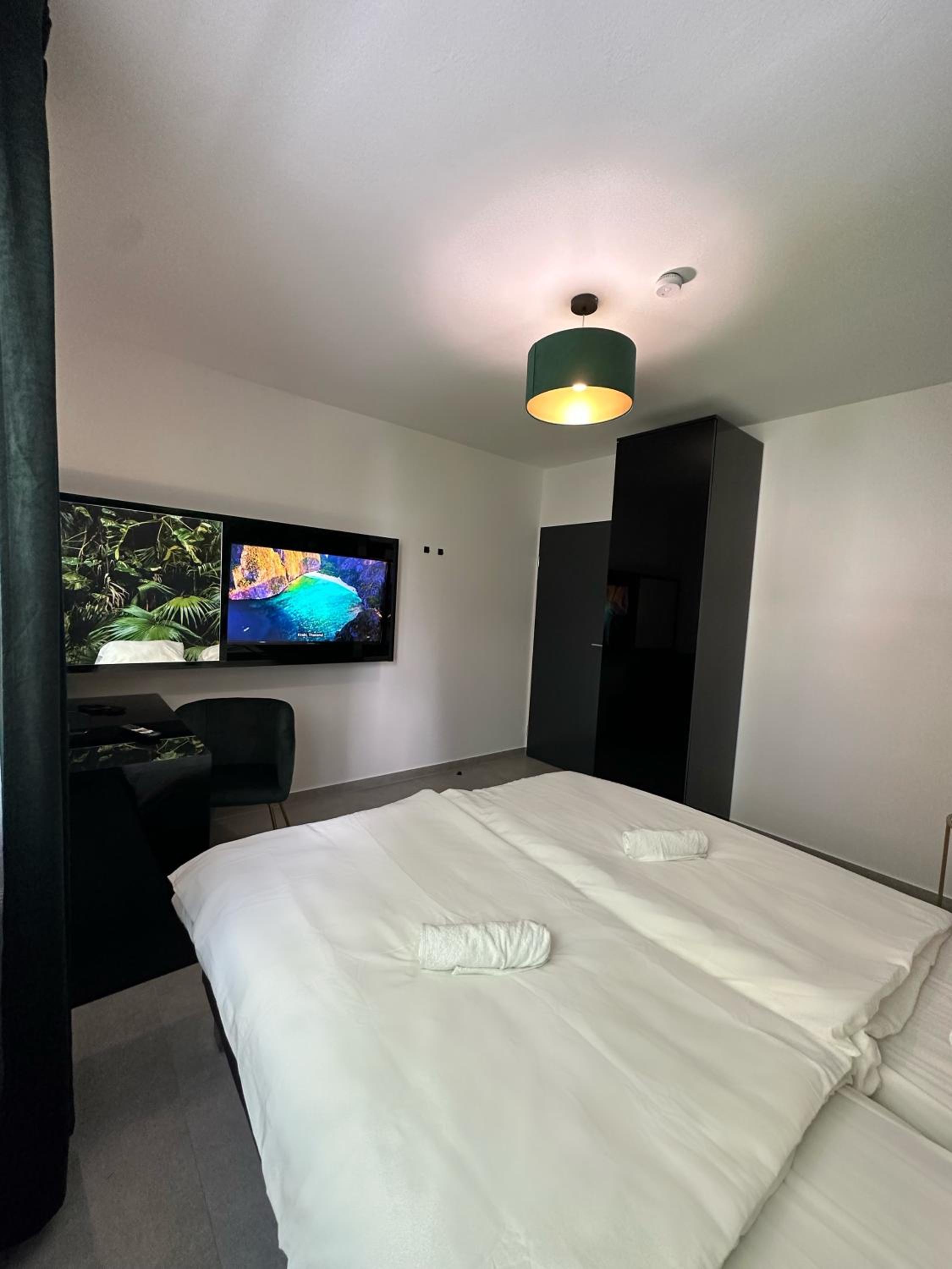 Double or Twin Room with Shared Bathroom photo 3