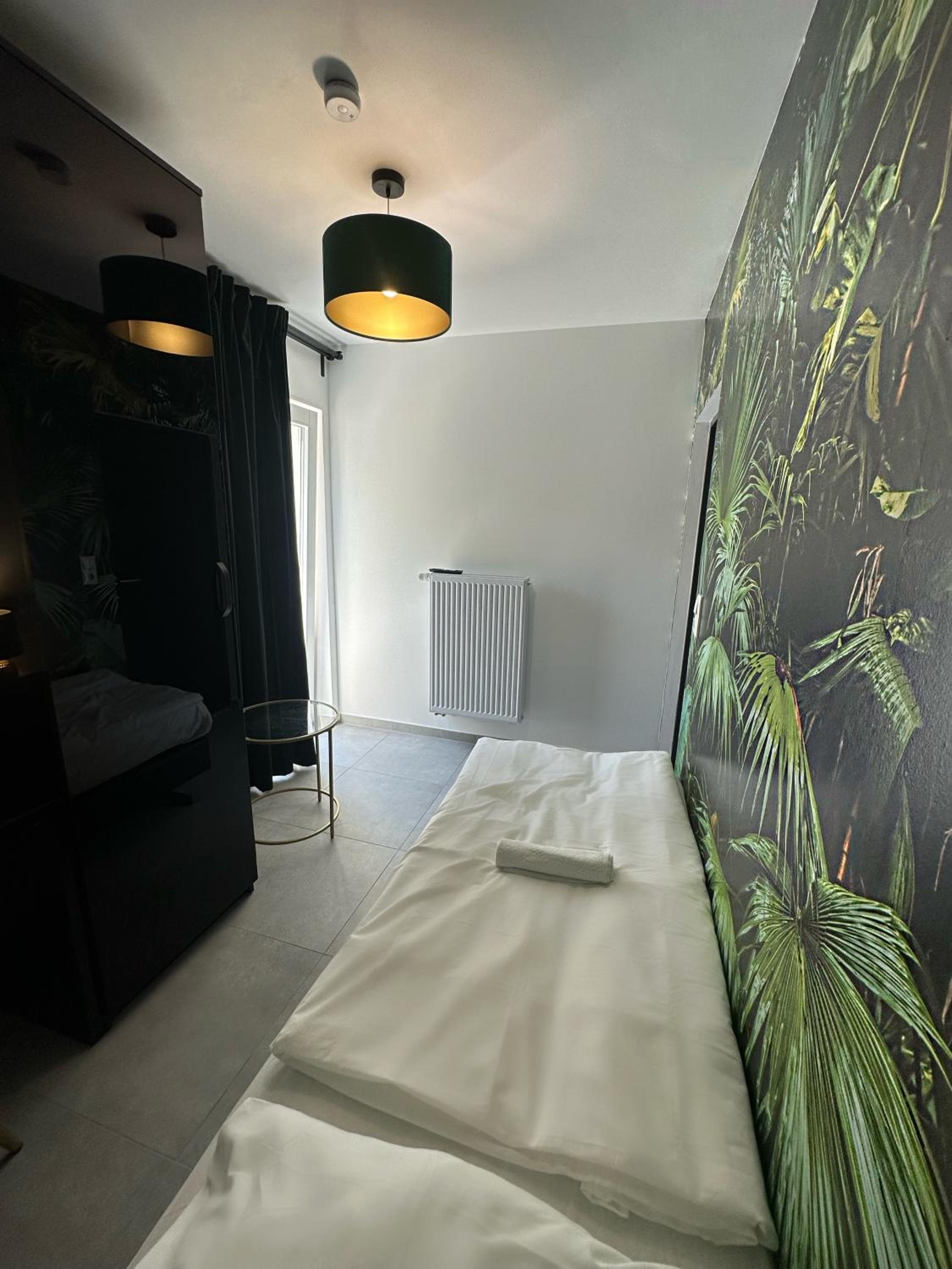 Single Room with Shared Bathroom photo 2