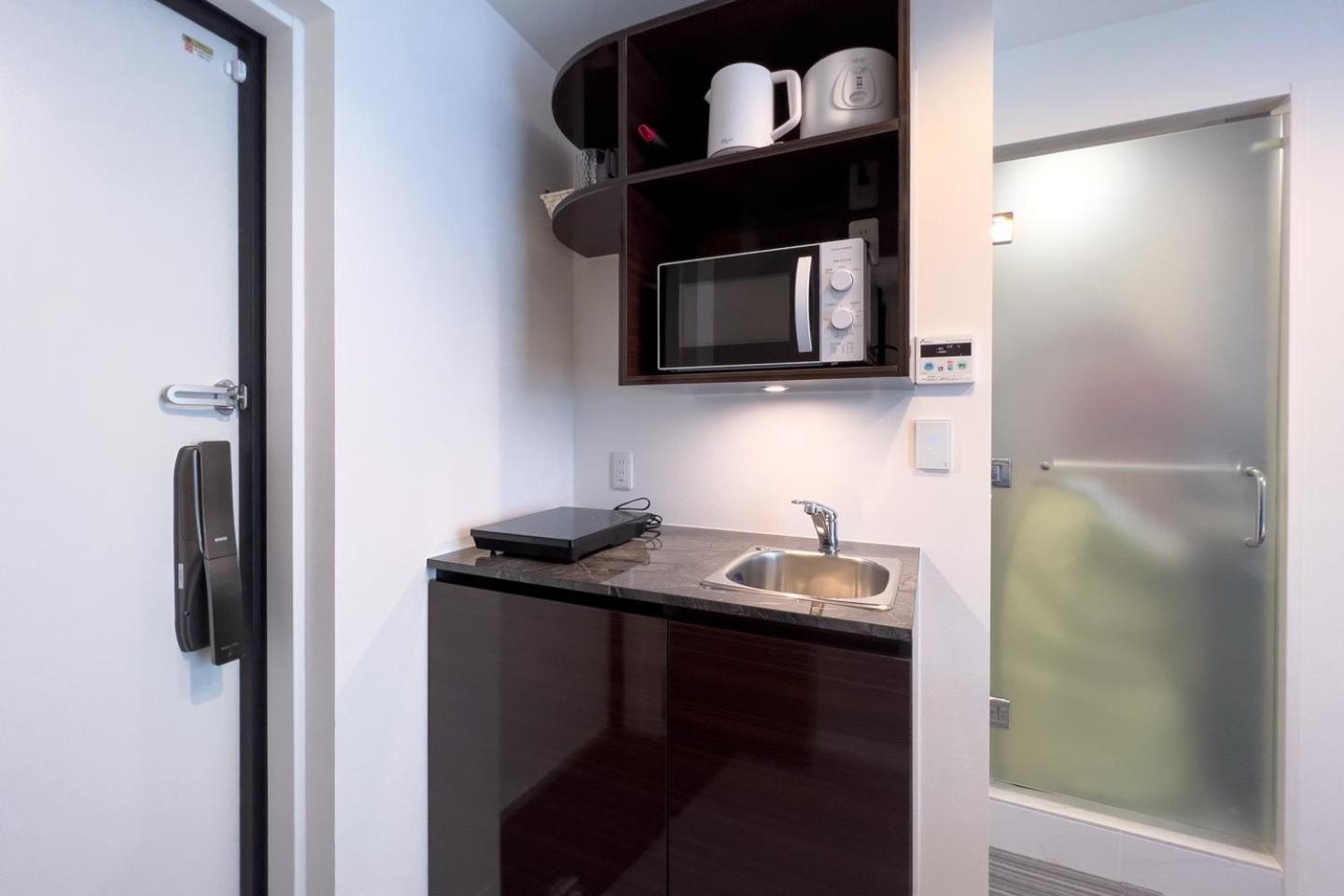 One-Bedroom Apartment photo 3