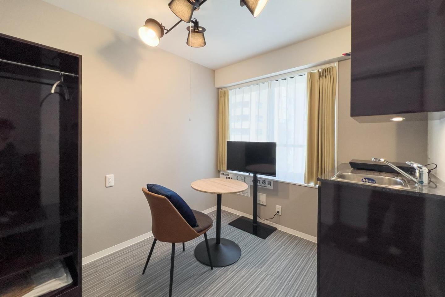 One-Bedroom Apartment photo 1