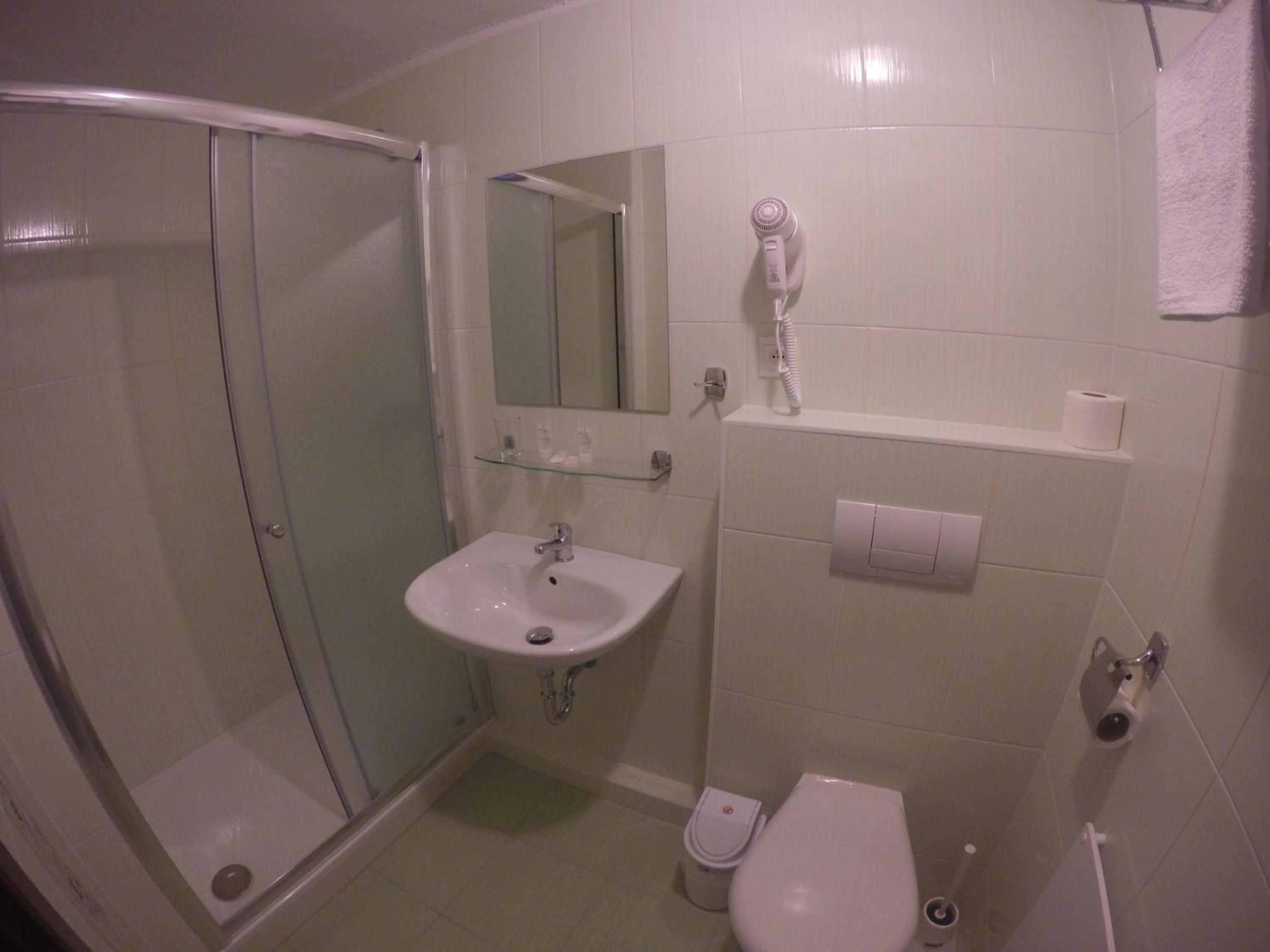 Double or Twin Room - Photo 3