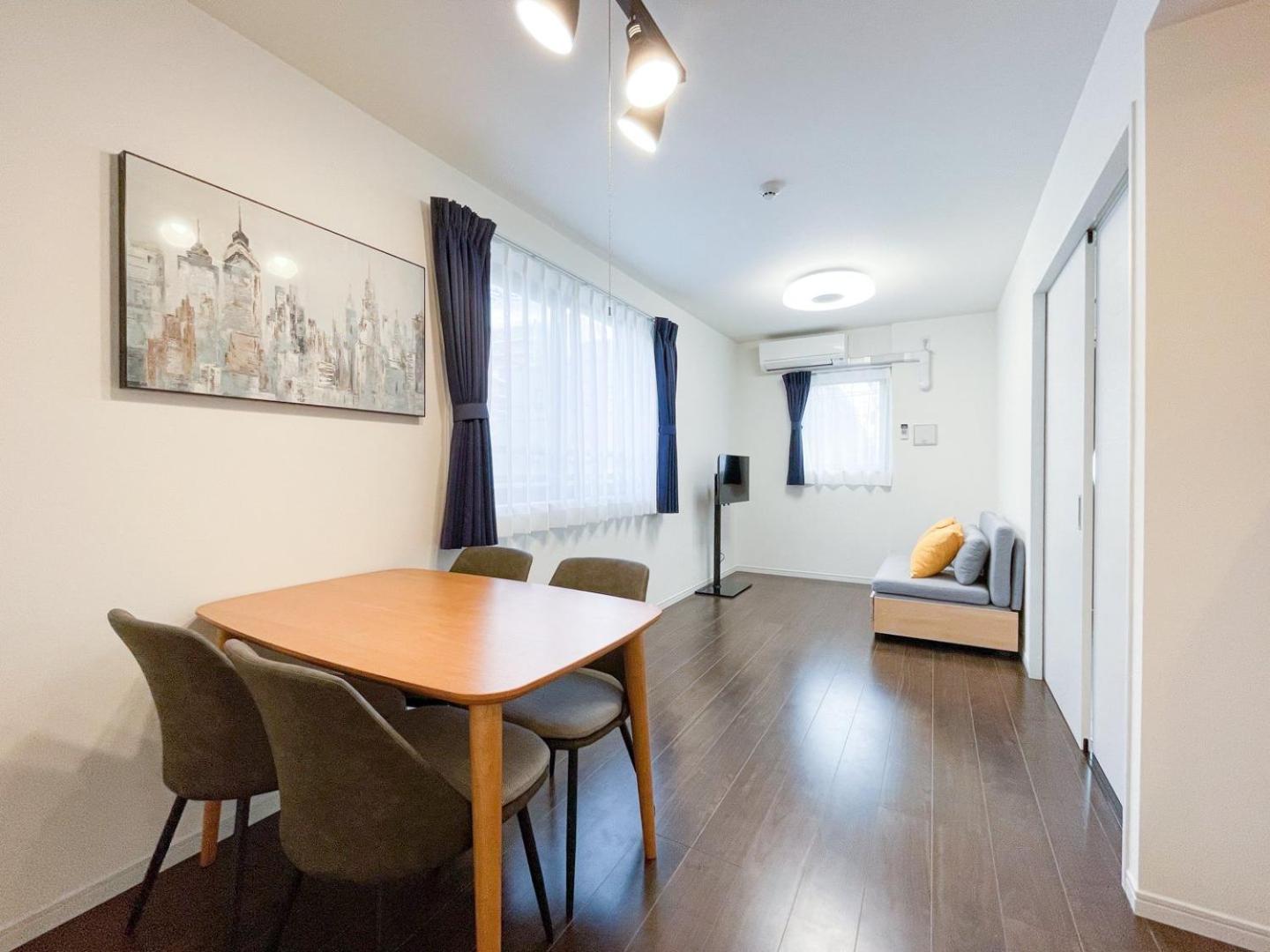 One-Bedroom Apartment photo 1