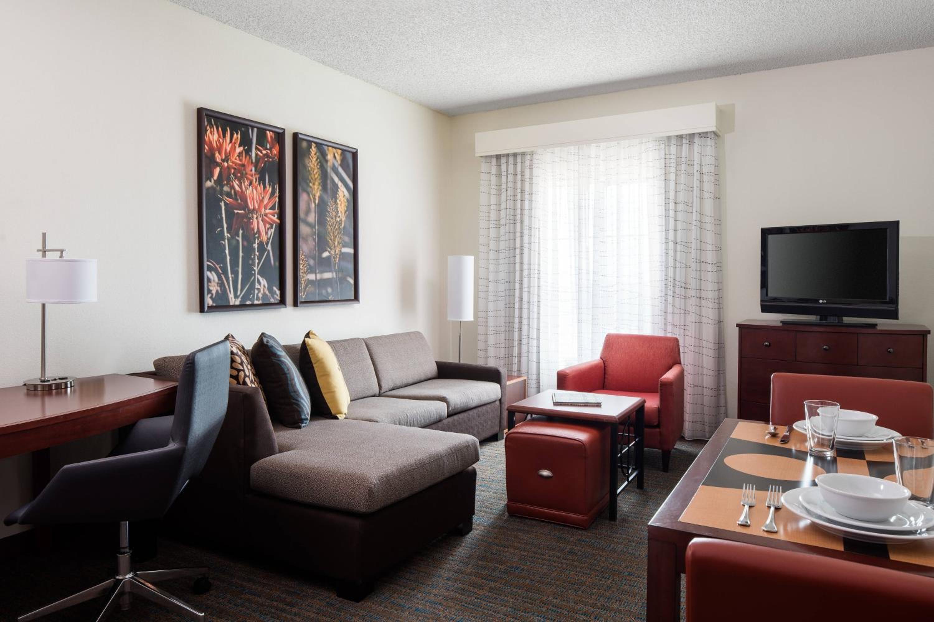 One-Bedroom King Suite - Photo 2