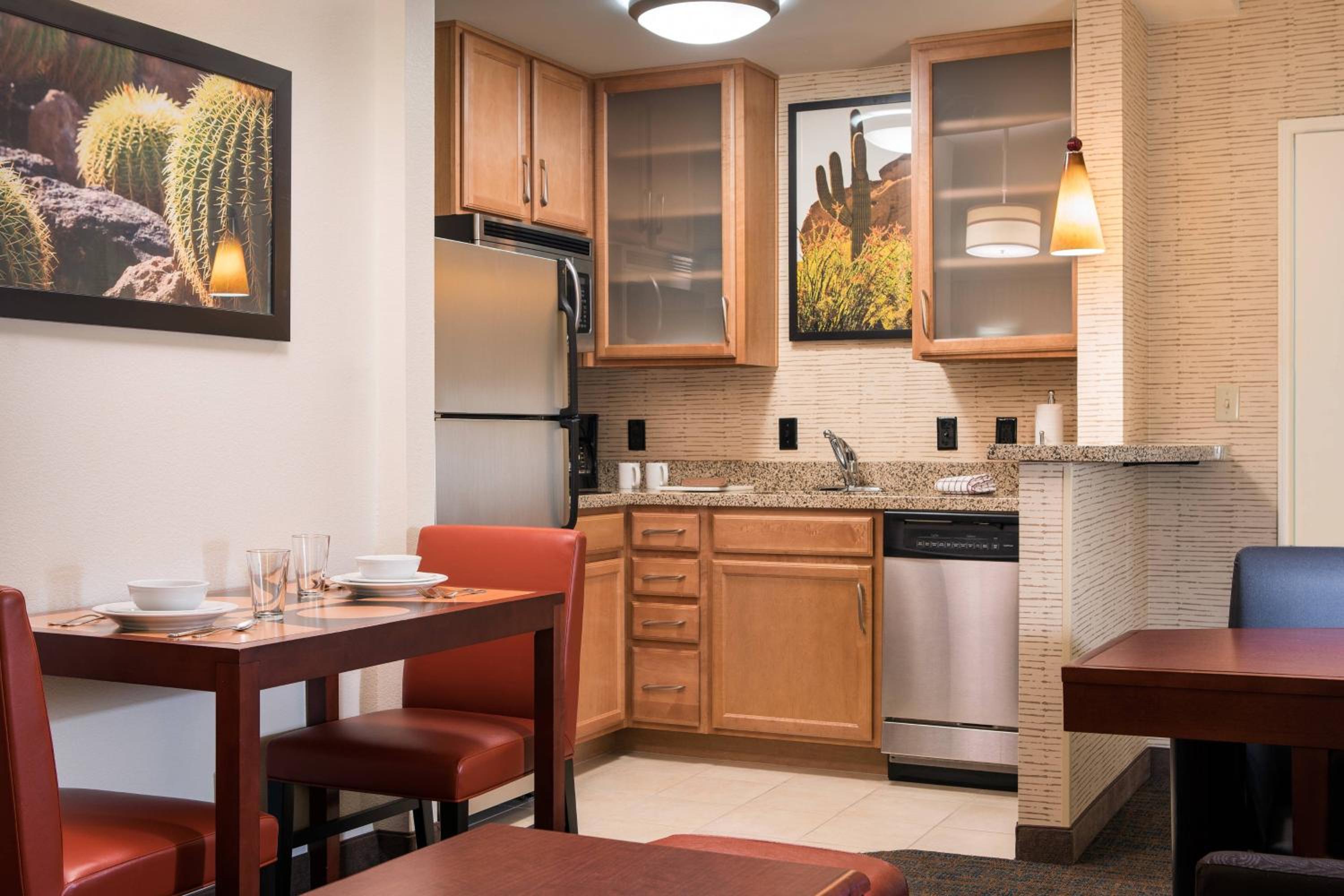 One-Bedroom King Suite - Photo 4
