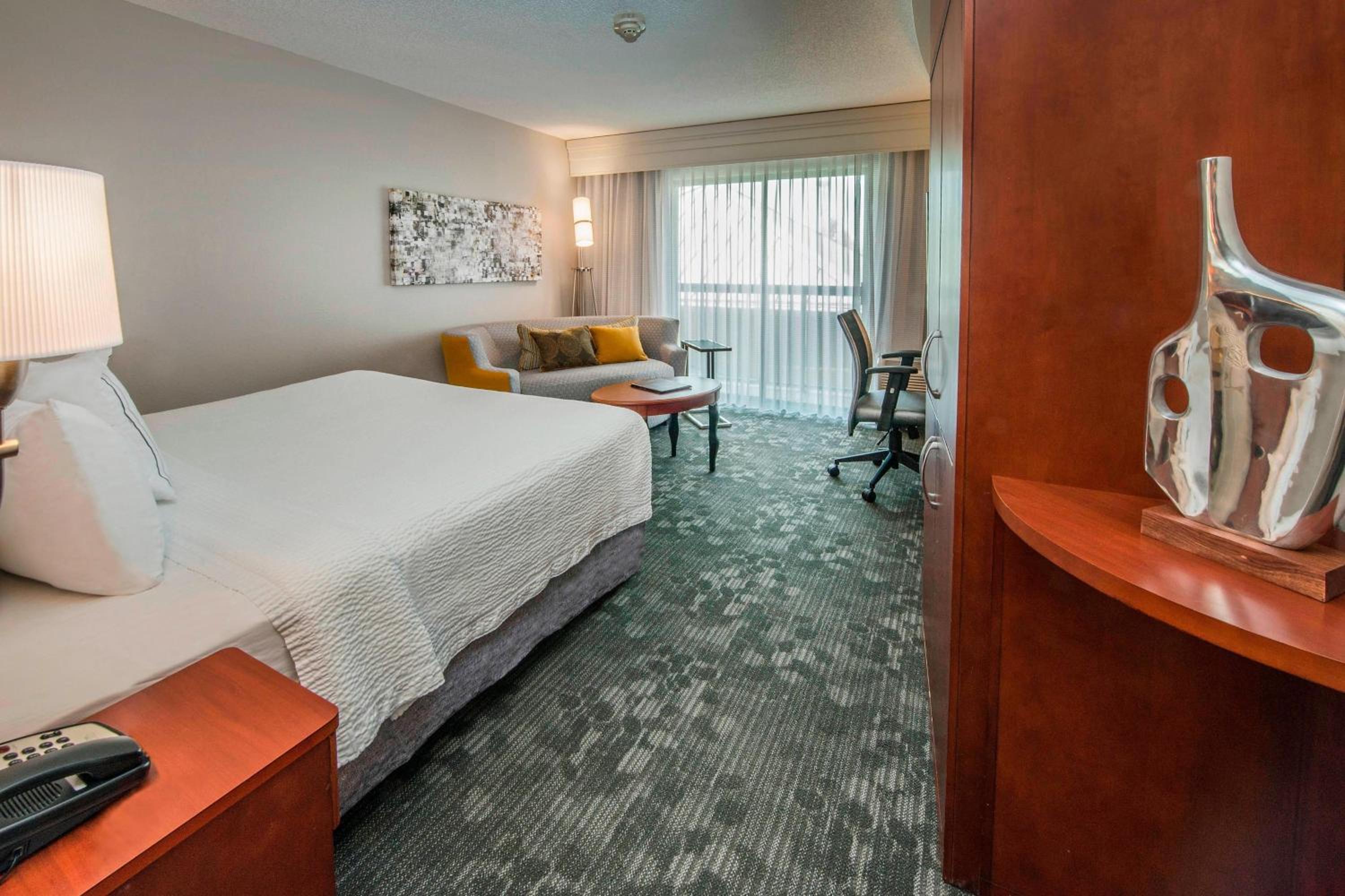 King Room with Sofa Bed - Non-Smoking - Photo 1