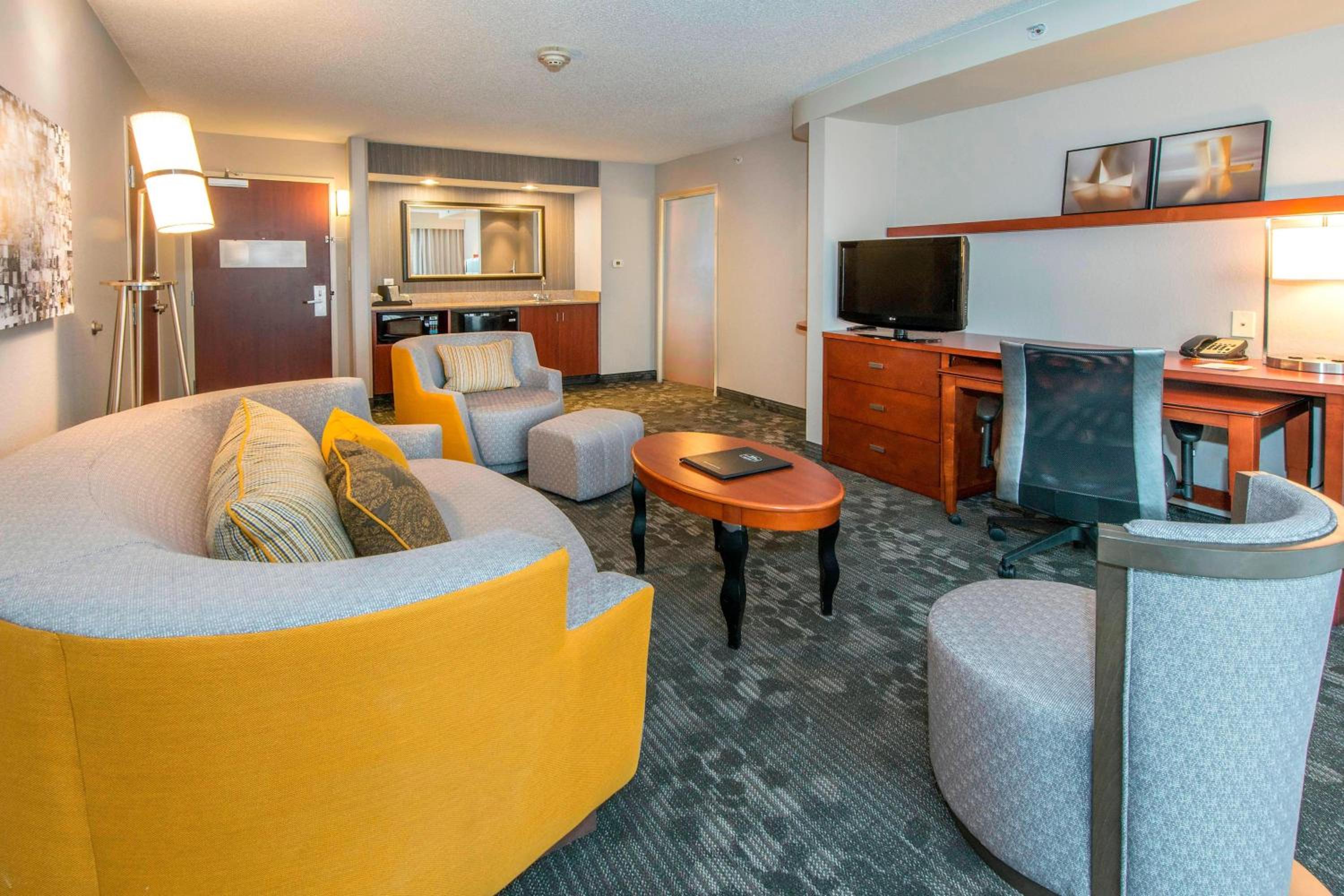 King Suite with Sofa Bed - Non-Smoking - Photo 1