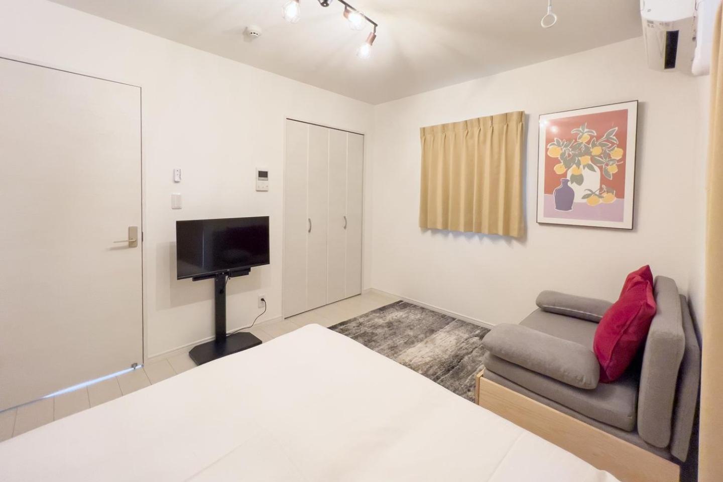 One-Bedroom Apartment photo 2