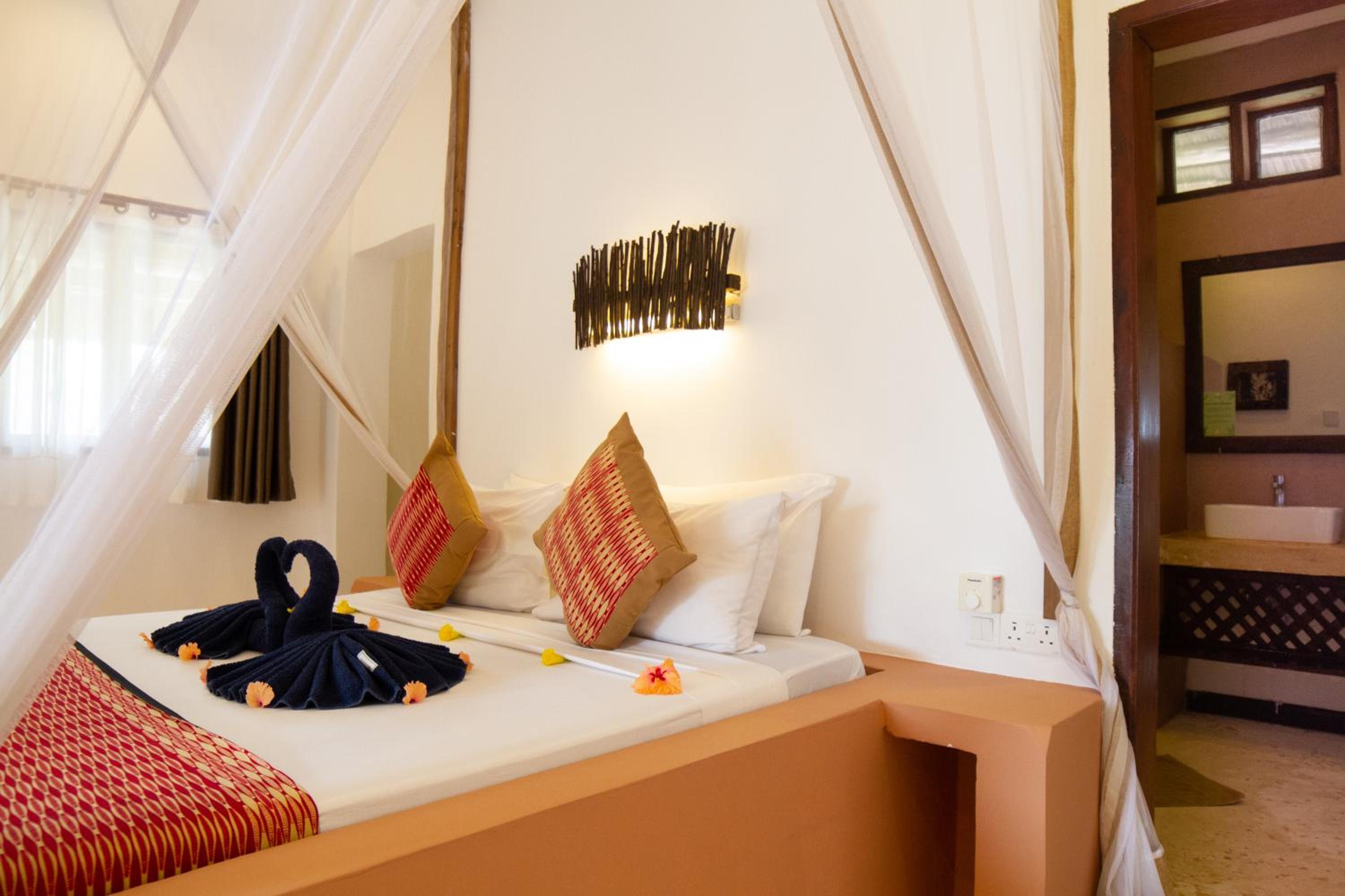 Deluxe Double Room with Sea View - Photo 7